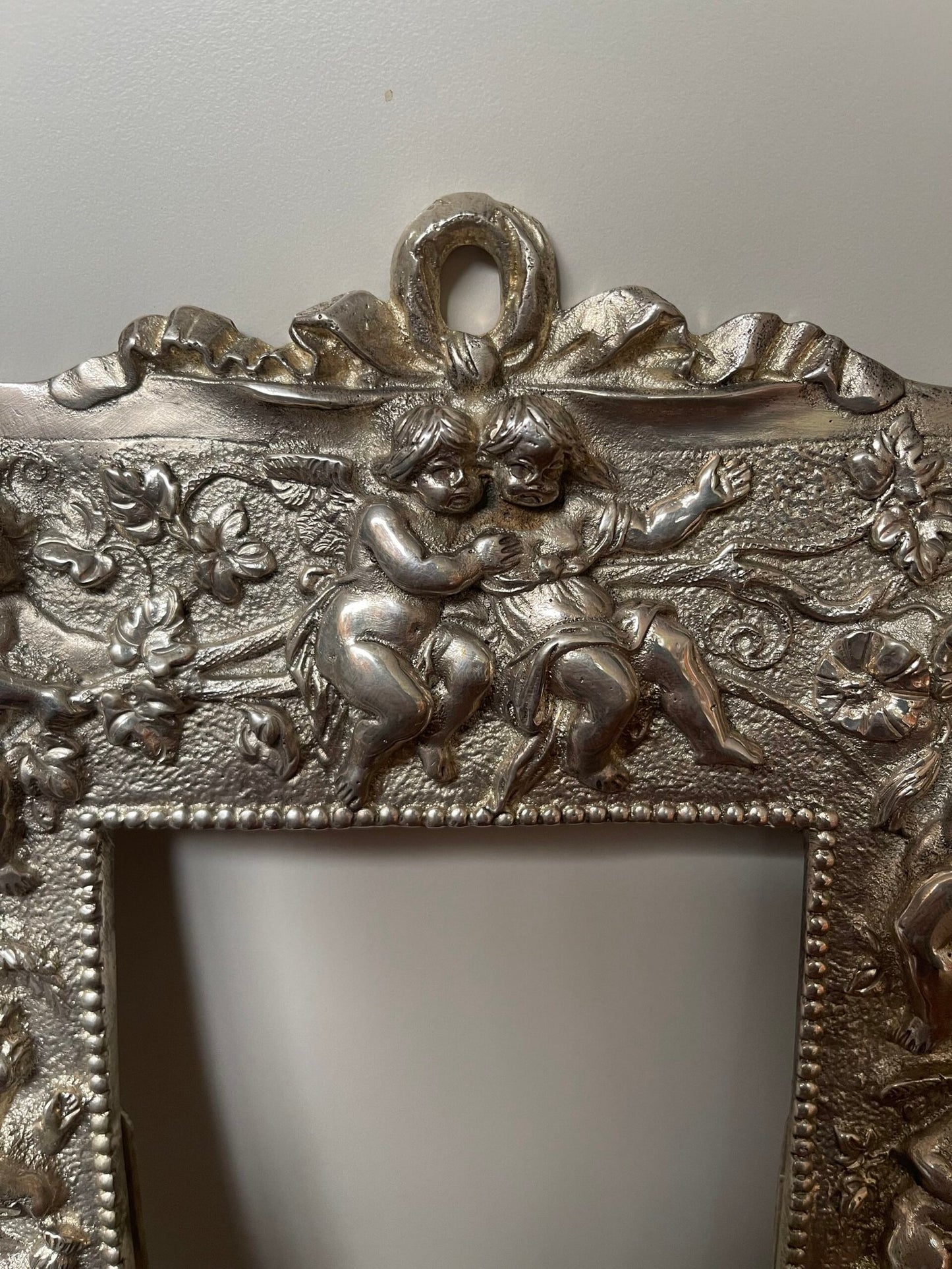Cornice Barocca "Abbraccio Argento di Putti"