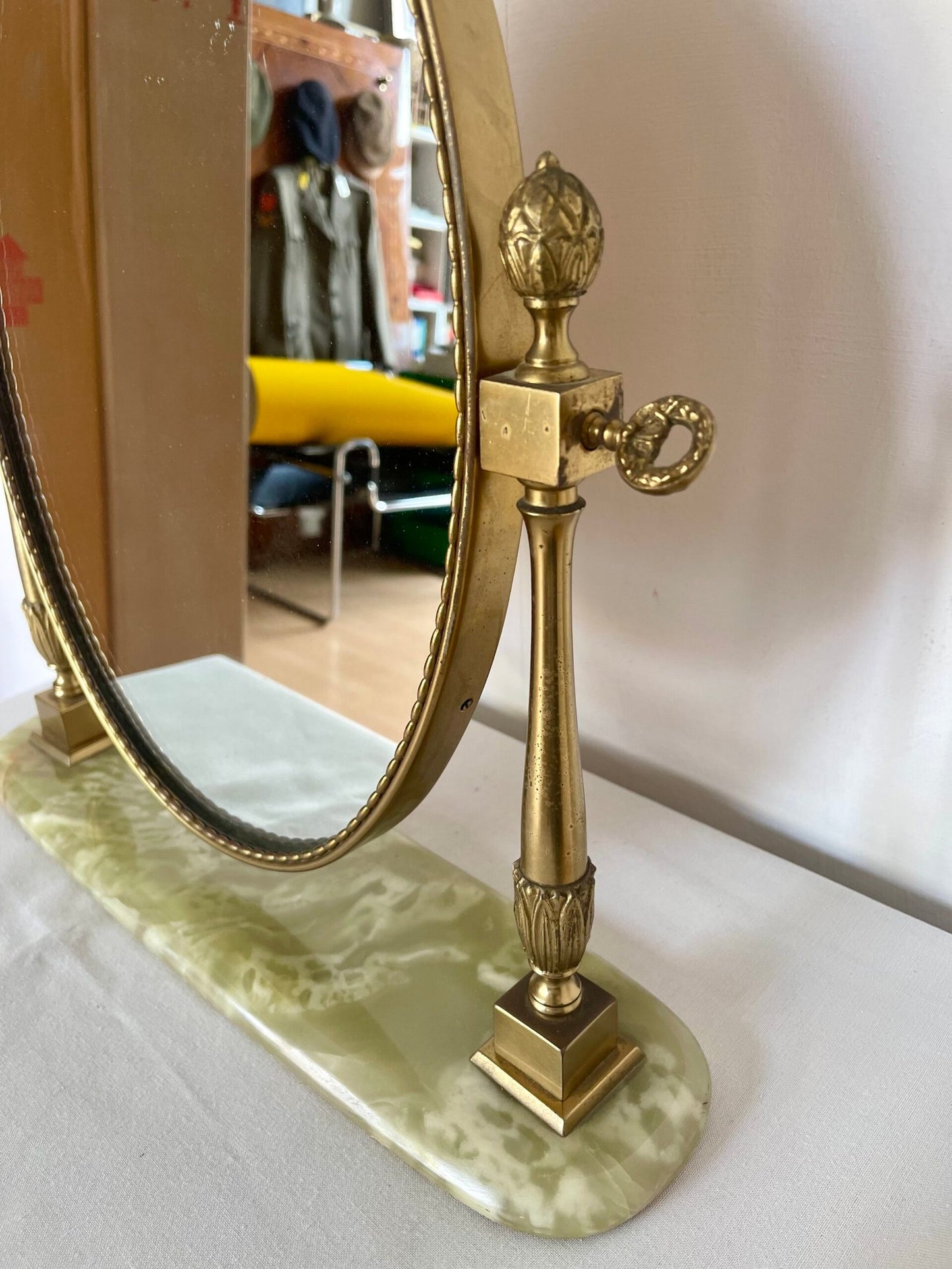 Specchio da tavolo in ottone con base in onice
