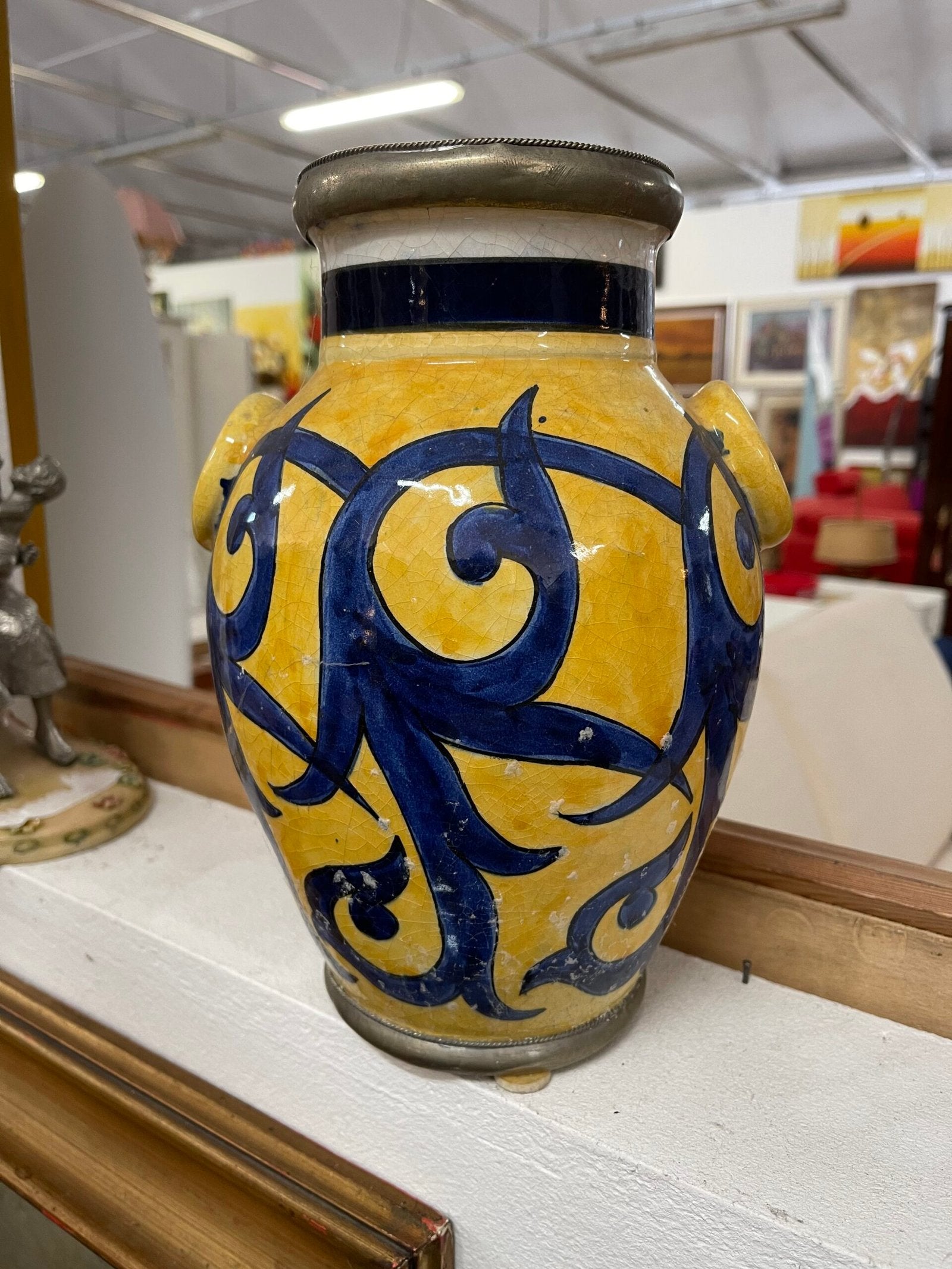 Vaso in ceramica blu e gialla