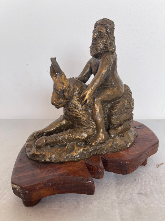 Scultura in Resina Raffigurante Figura Mitologica su Caprone – Base in Legno