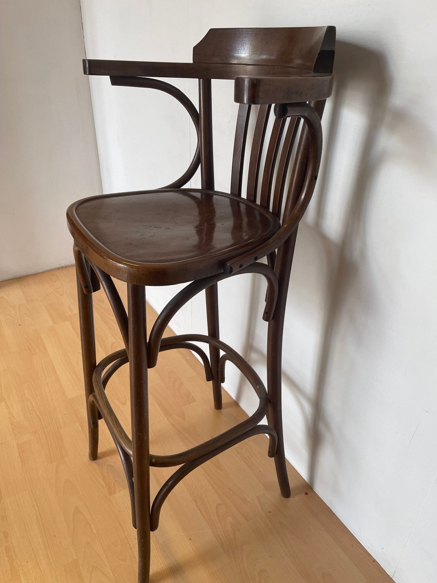 Sgabello da Bar Thonet in Legno Curvato – Stile Bistro Classico