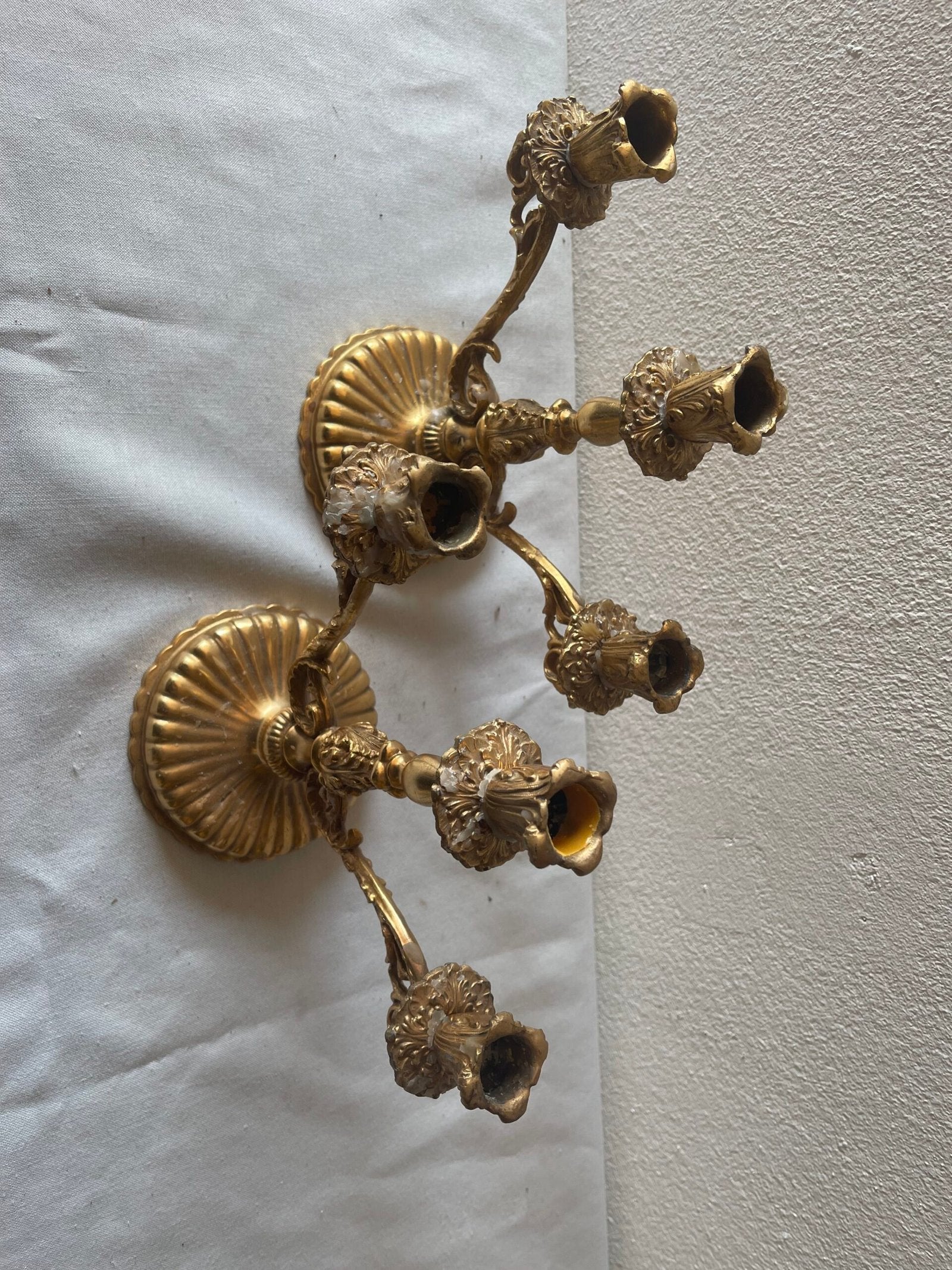 Coppia di candelabri Rococò in bronzo dorato