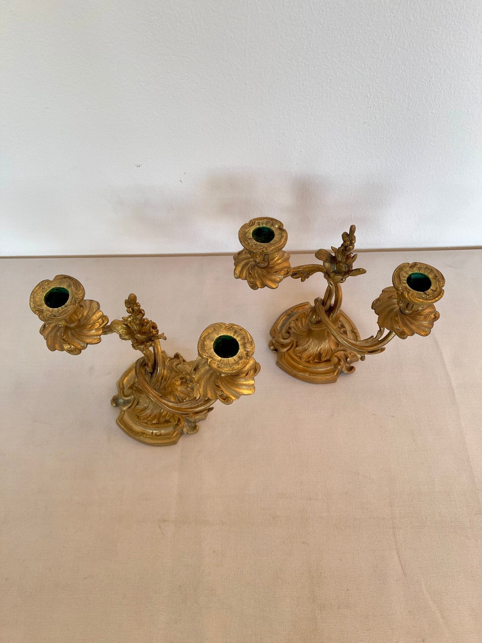 Coppia di candelabri in bronzo dorato - stile classico