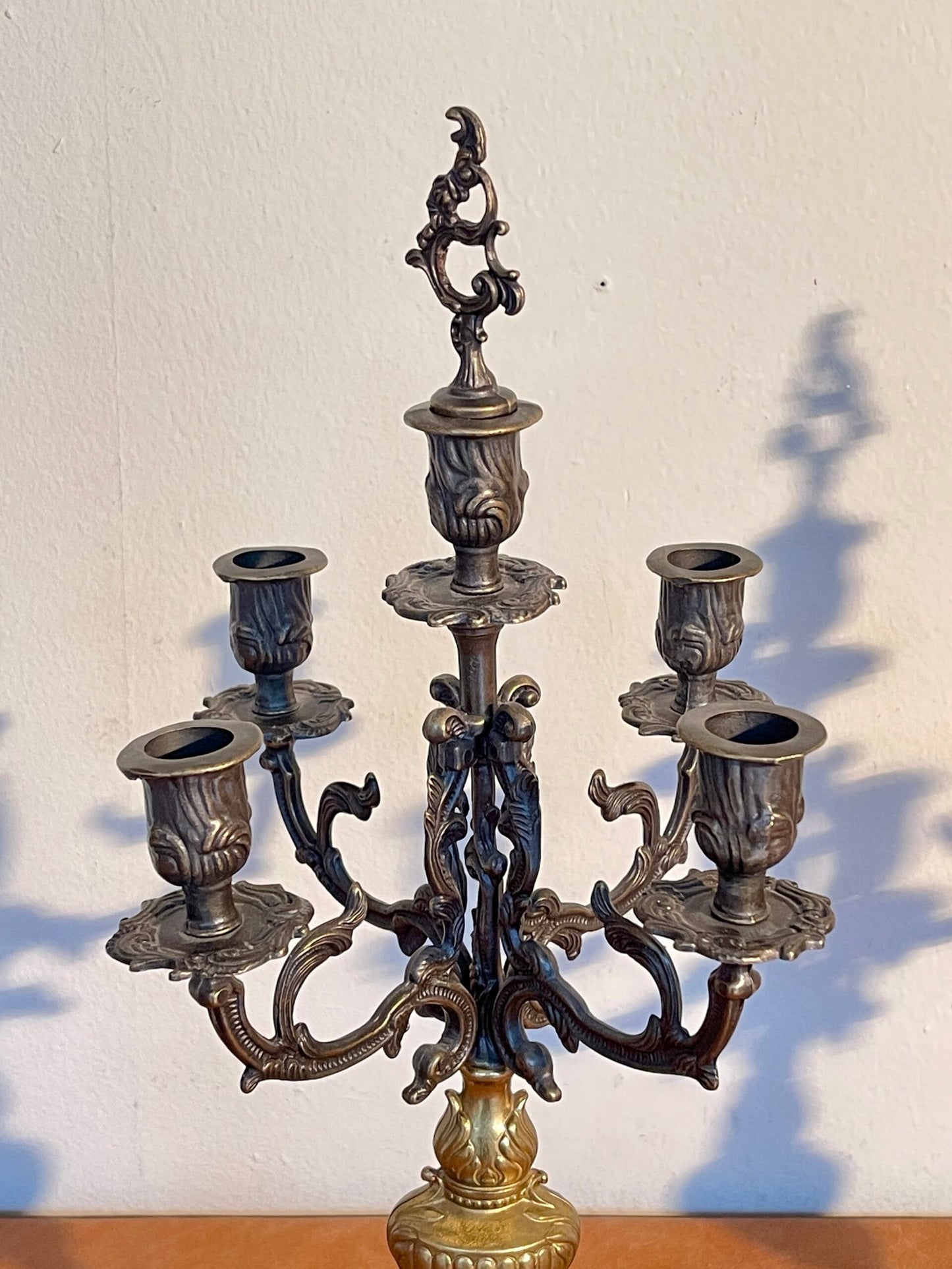 «Le Fiamme del Tempo - Candelabri Francesi d'Epoca»