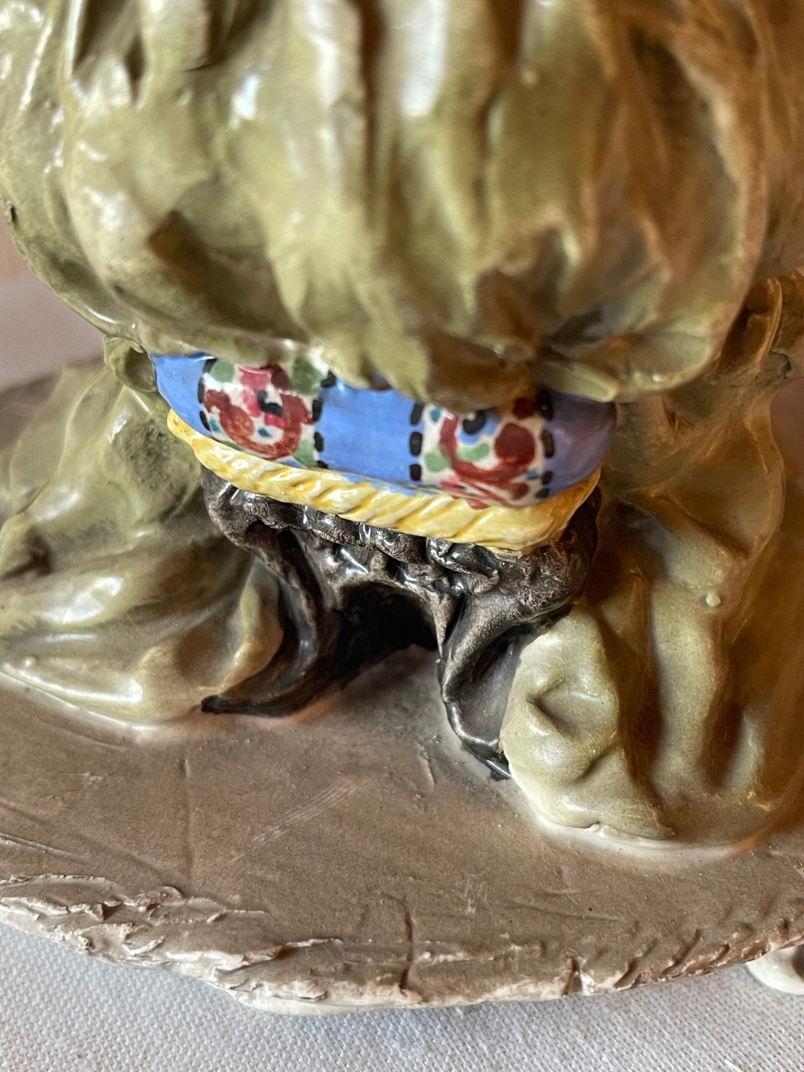 Statuina in Porcellana Capodimonte "La Sarta" o "La Ricamatrice"