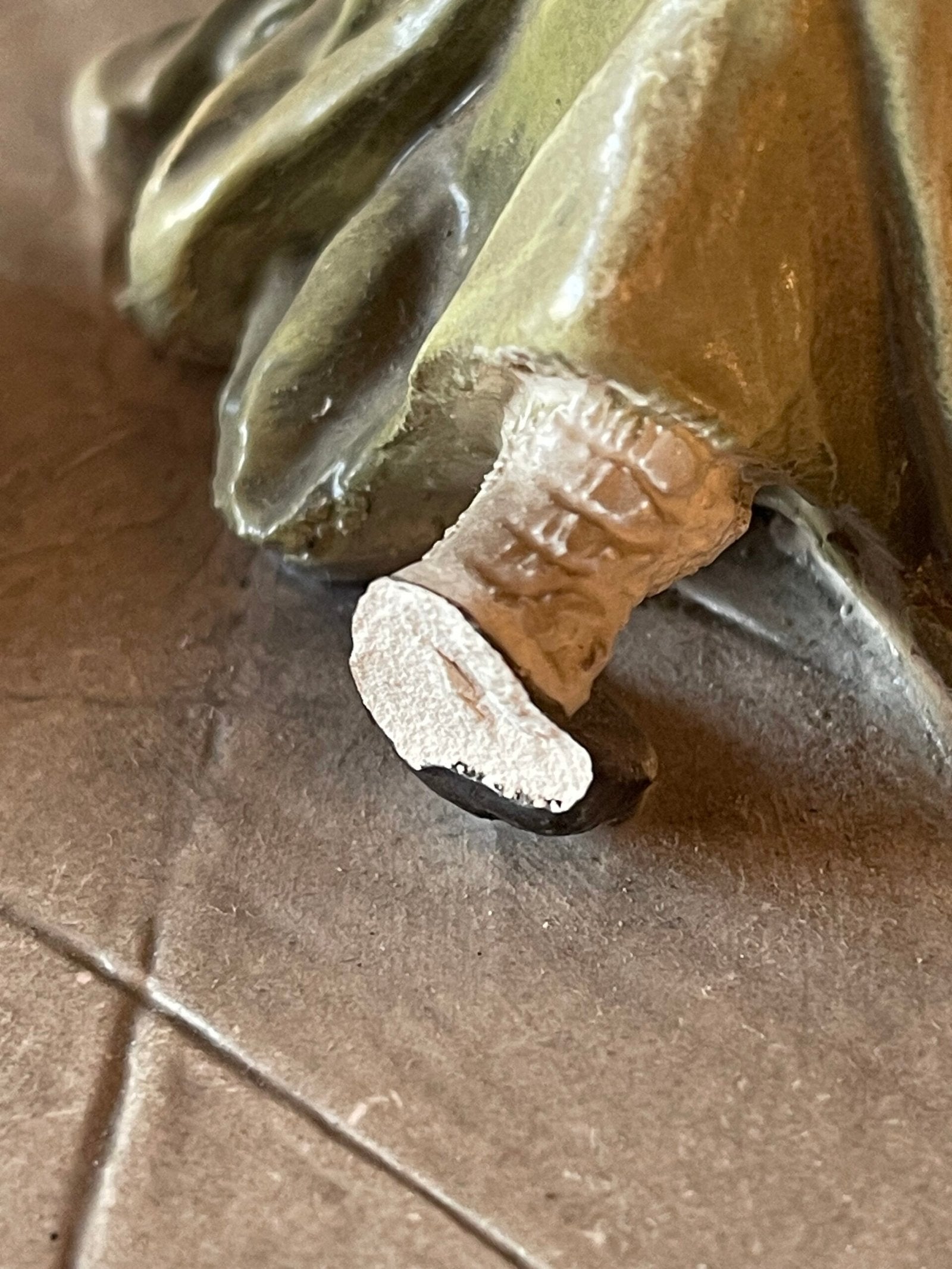 Statuina in Porcellana Capodimonte "La Sarta" o "La Ricamatrice"