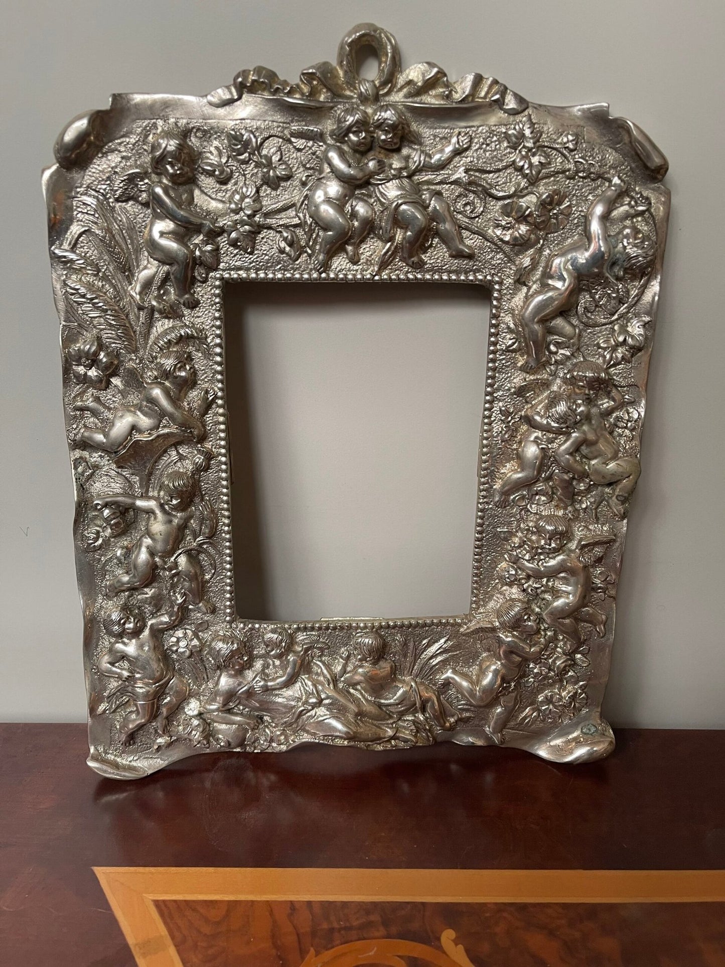 Cornice Barocca "Abbraccio Argento di Putti"