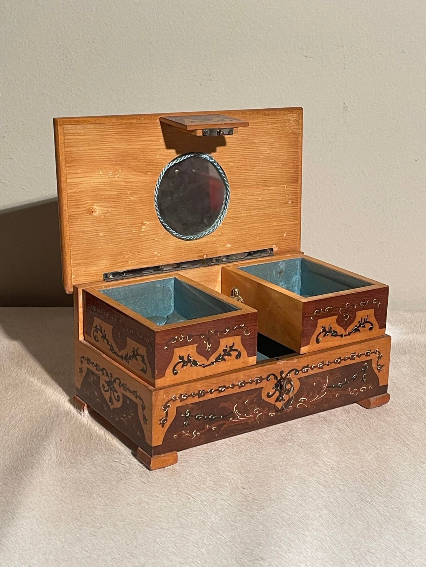 Scrigno delle Meraviglie in Legno Intarsiato anni '90