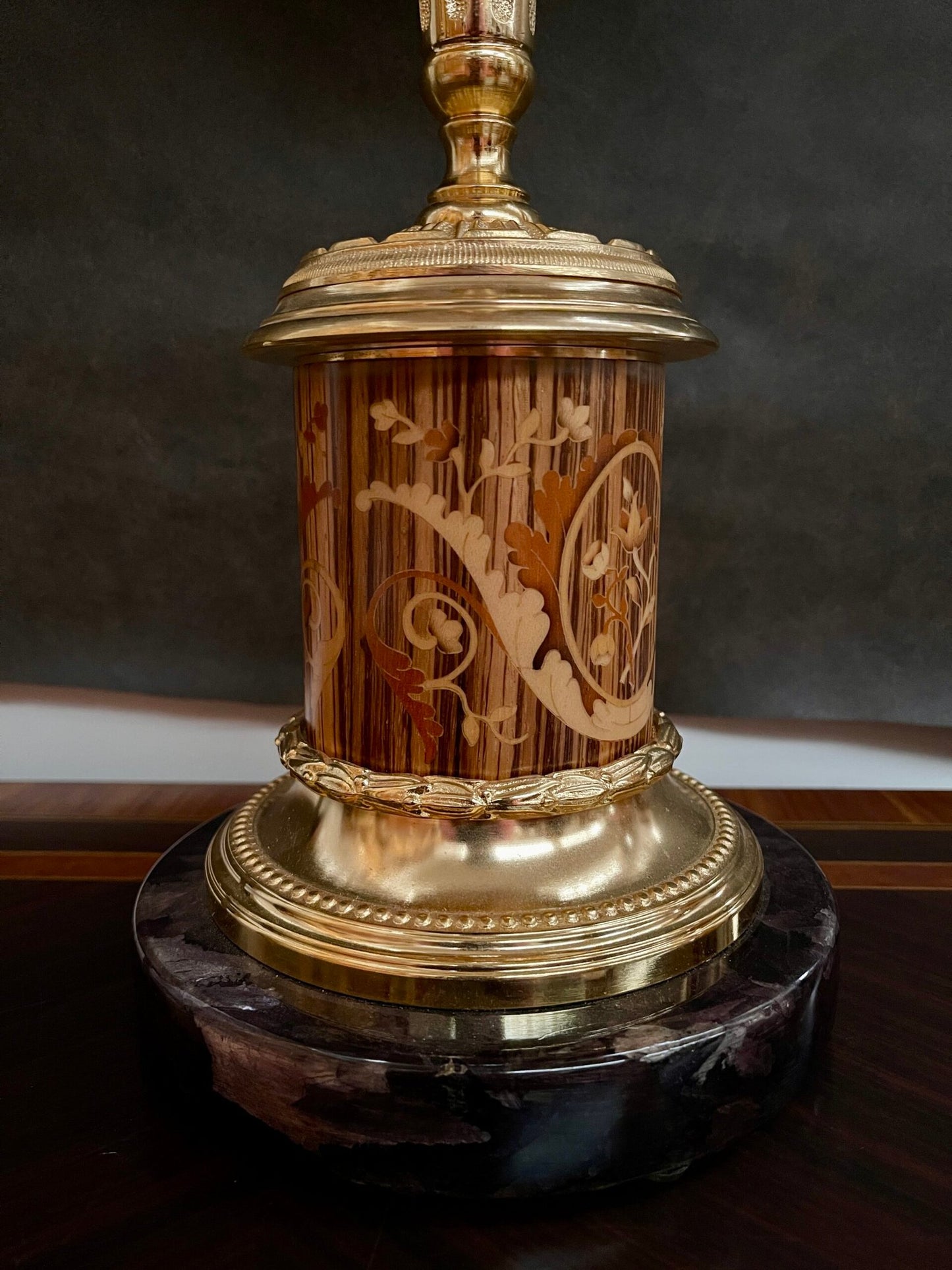 Coppia di lampade da tavolo in stile classico con Paralume Ricamato