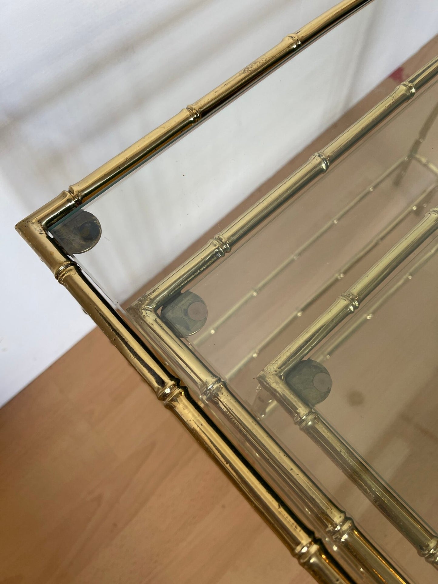 Set di tavolini vintage in ottone e vetro – stile Hollywood Regency