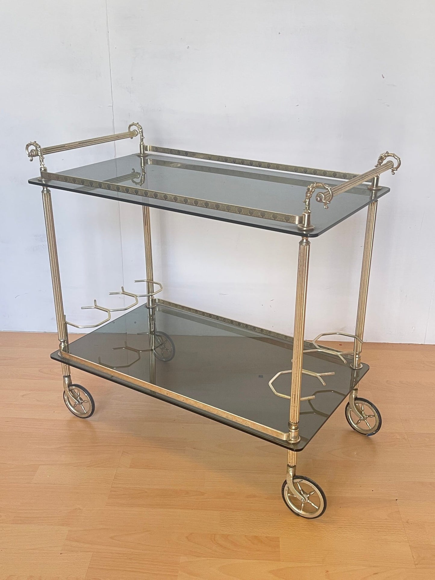 Carrello Bar vintage in Otto Cromato e Vetro Fumé «Silver Chic»