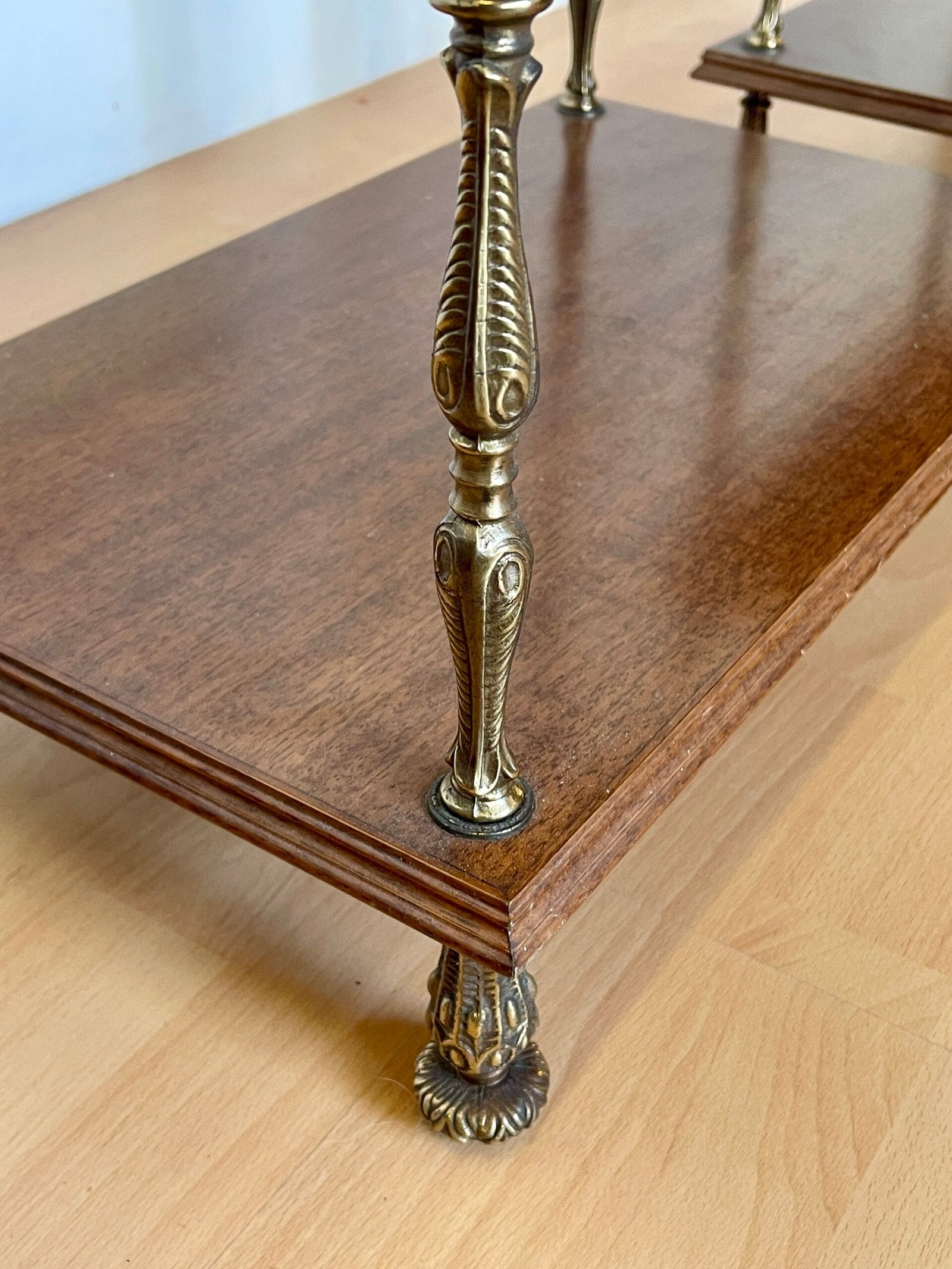 Set di tre etagere vintage in legno e ottone