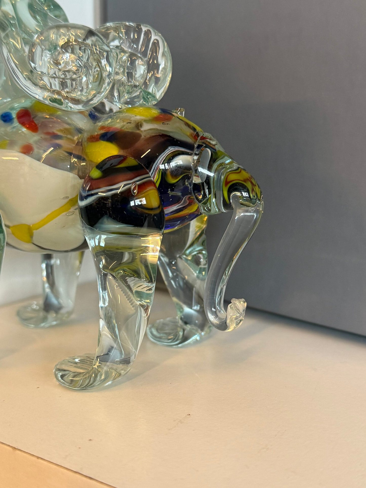 Scultura in Vetro di Murano – Cane con Dettagli Policromi