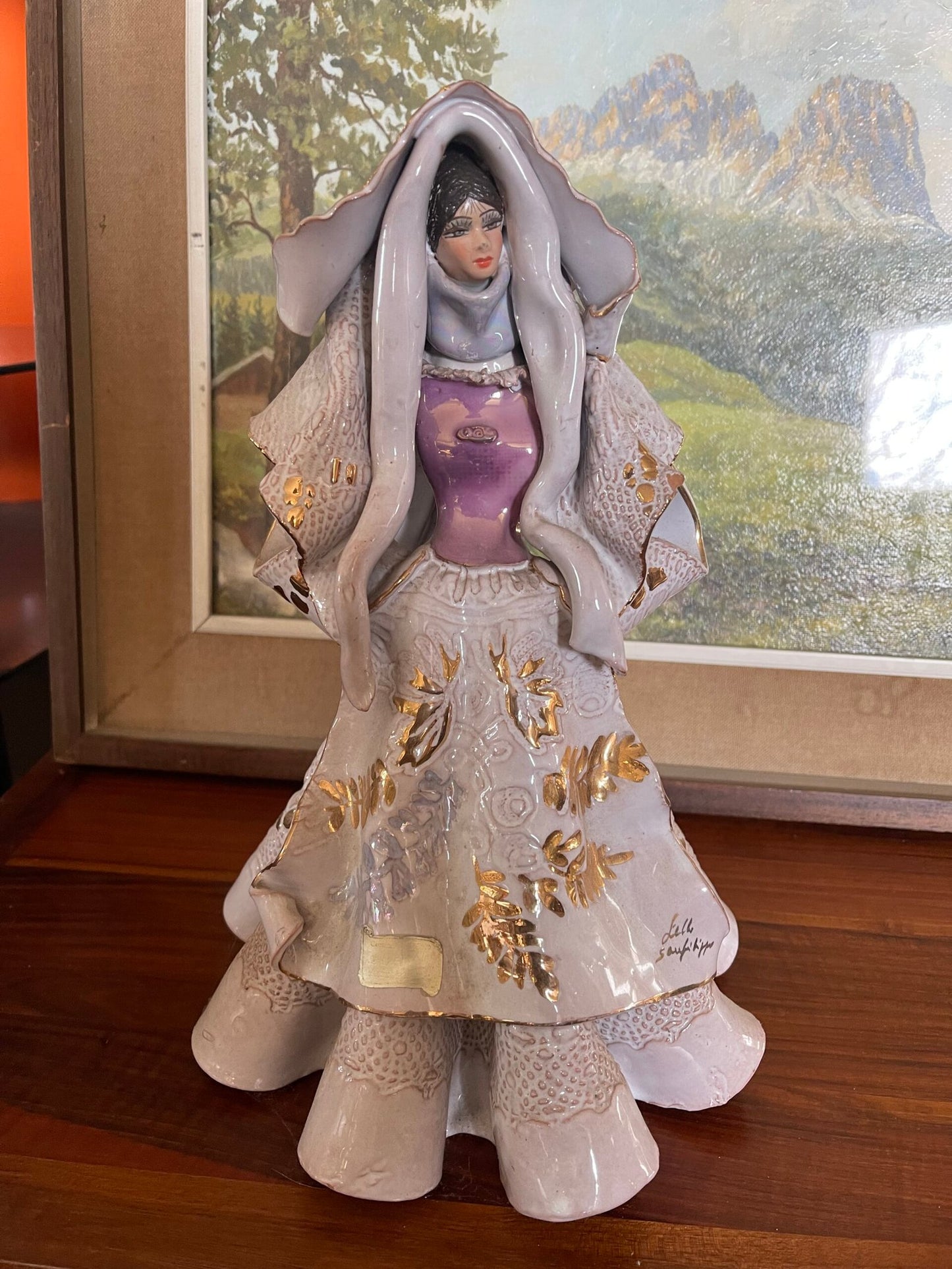 Statuetta in Porcellana Artigianale