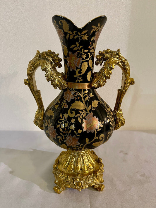 Elegante Vaso Decorativo in Stile Barocco con Dettagli Dorati