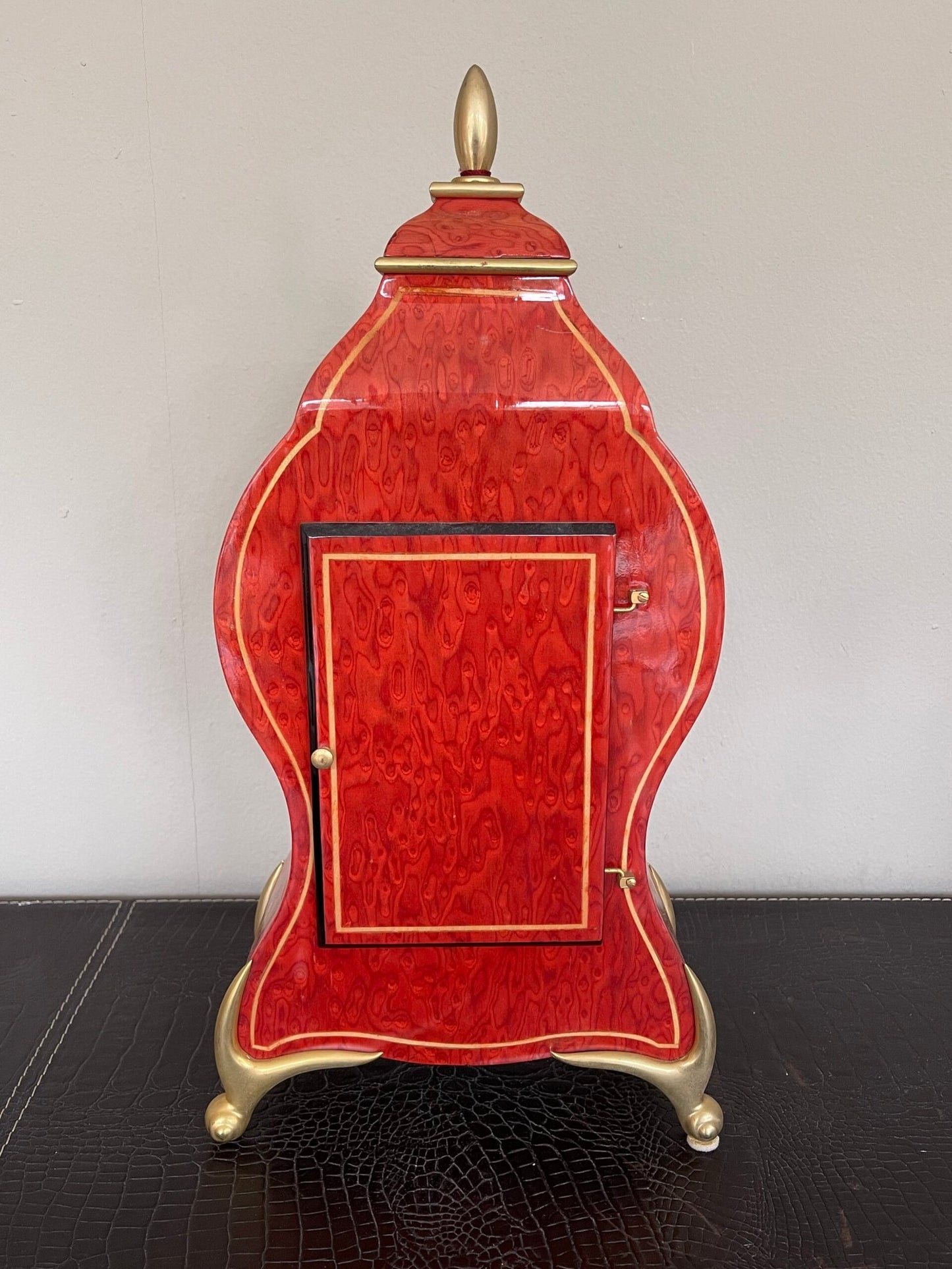 Orologio da Tavolo “Neuchatel” – Stile Barocco con Pendolo e Decori Floreali