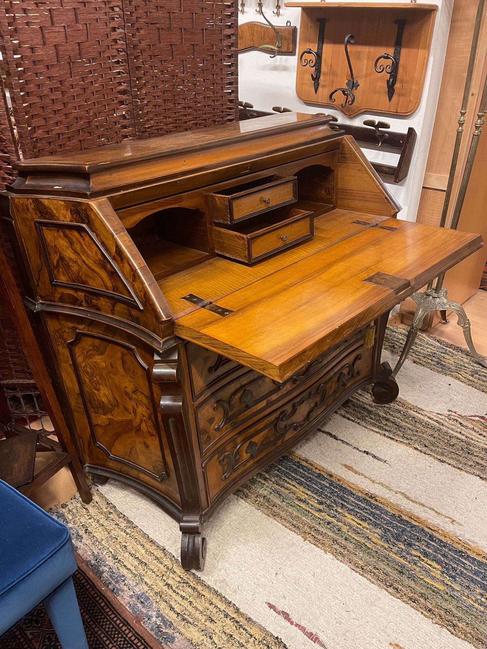 Antico scrittoio a ribalta in noce – Epoca ‘800