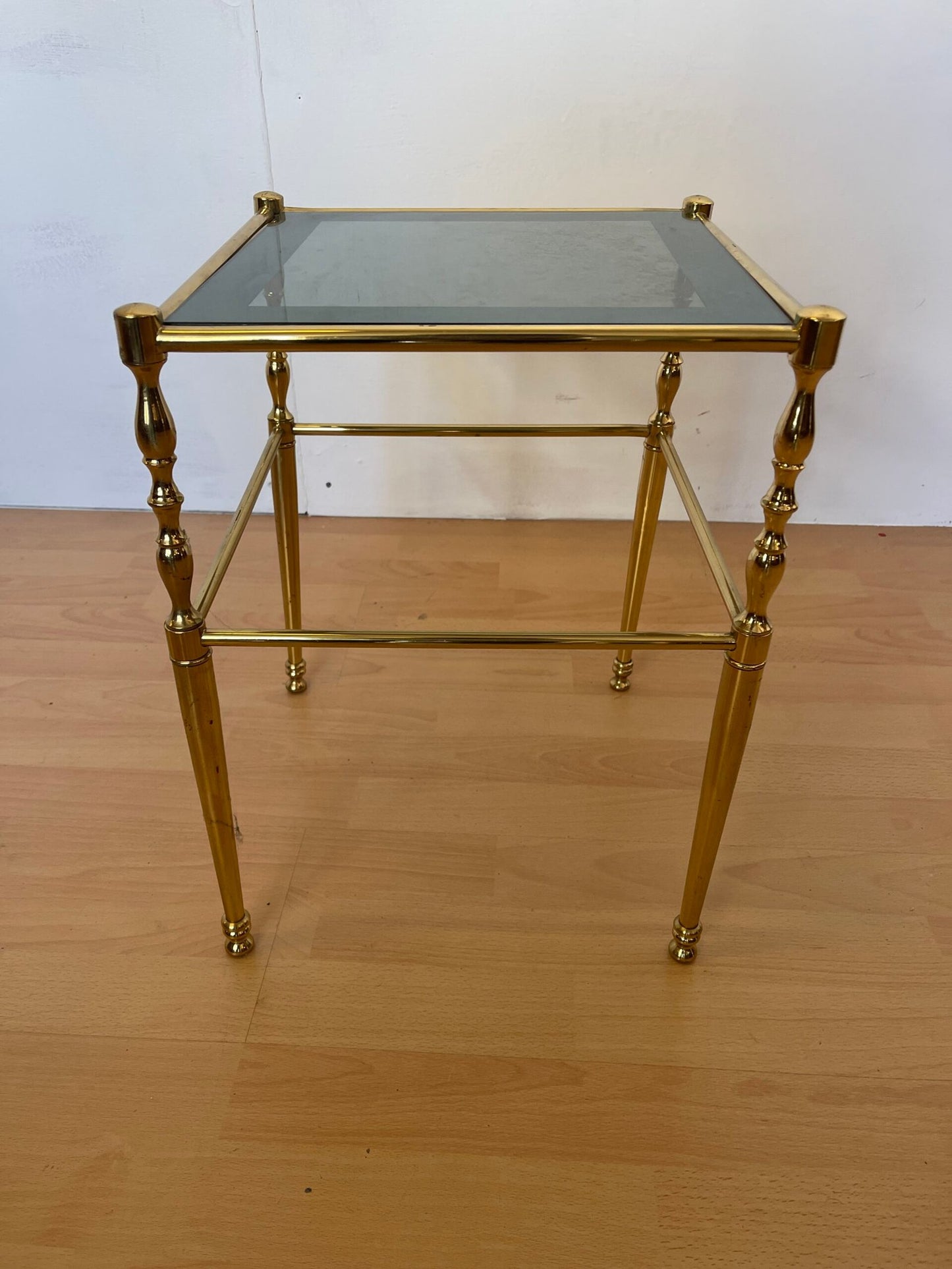 Tavolino in ottone e vetro fumé