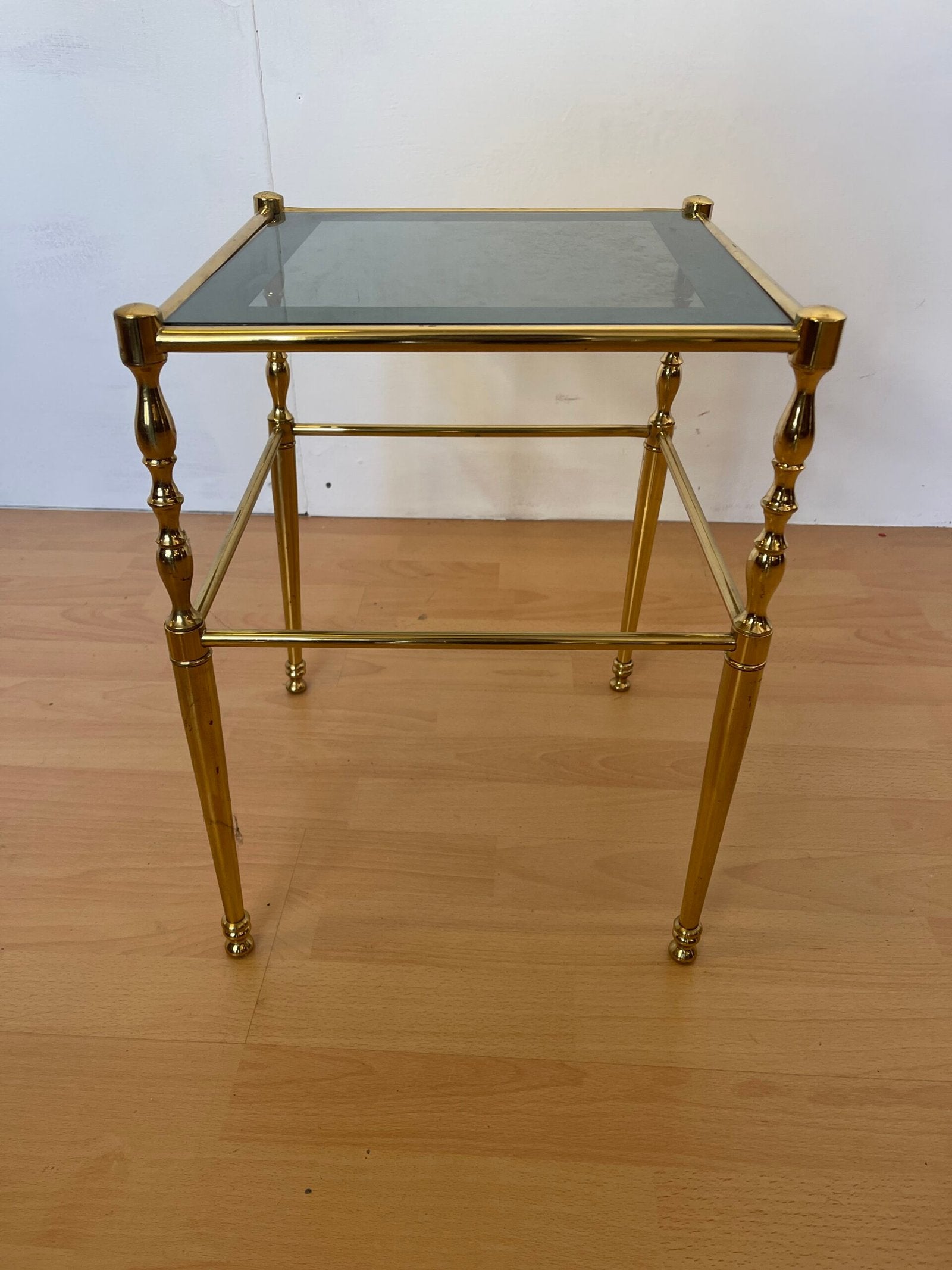 Tavolino in ottone e vetro fumé