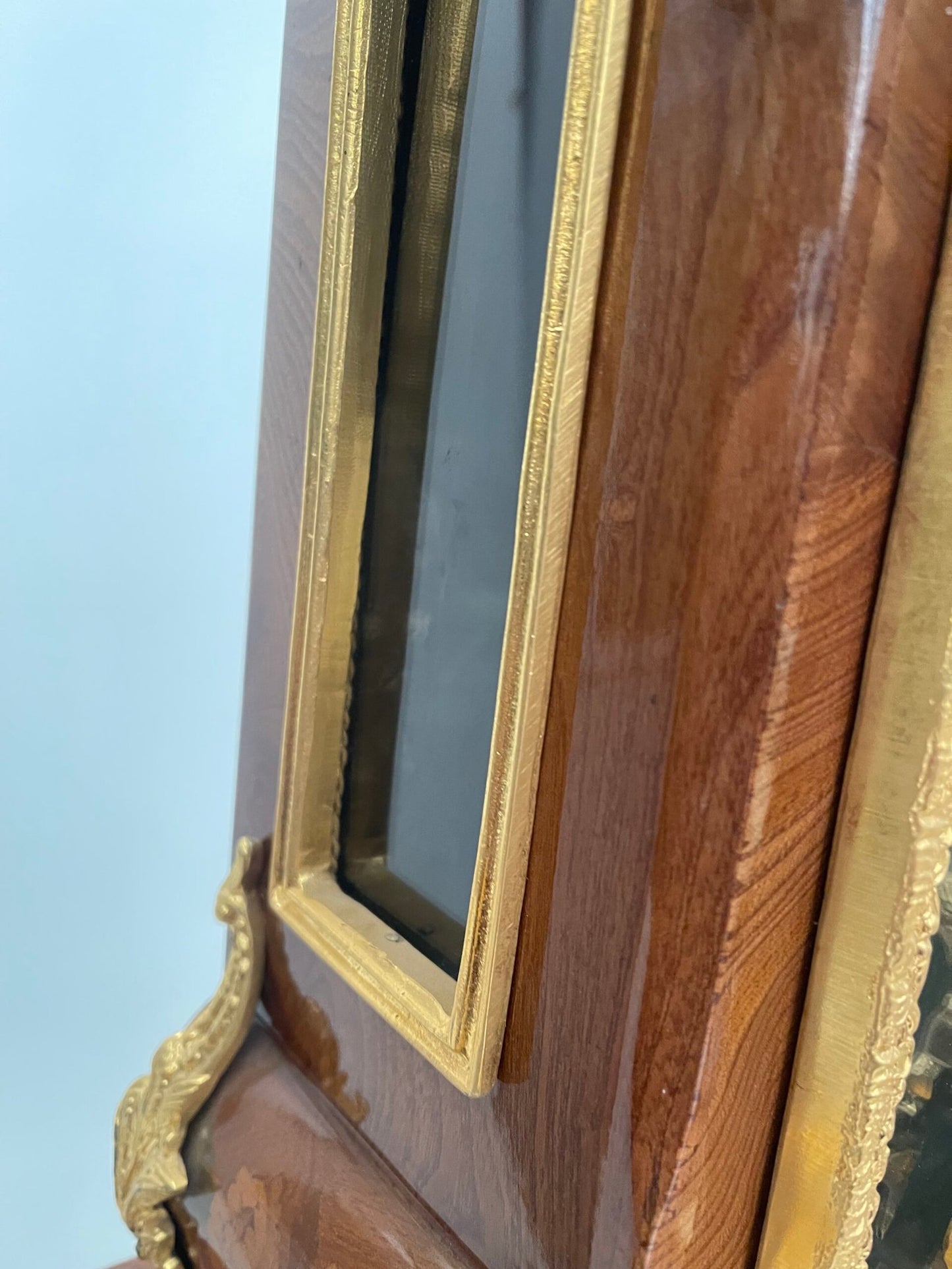 Maestoso Orologio a Colonna Intarsiato con Statua - Stile Luigi XV/Transizione