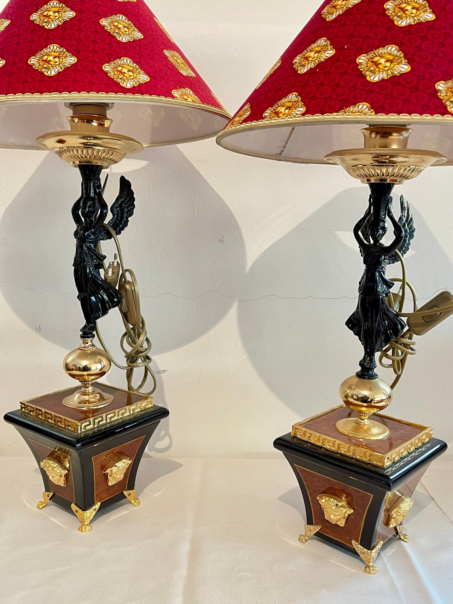 Coppia di lampade da tavolo Neoclassiche con dettagli Dorati