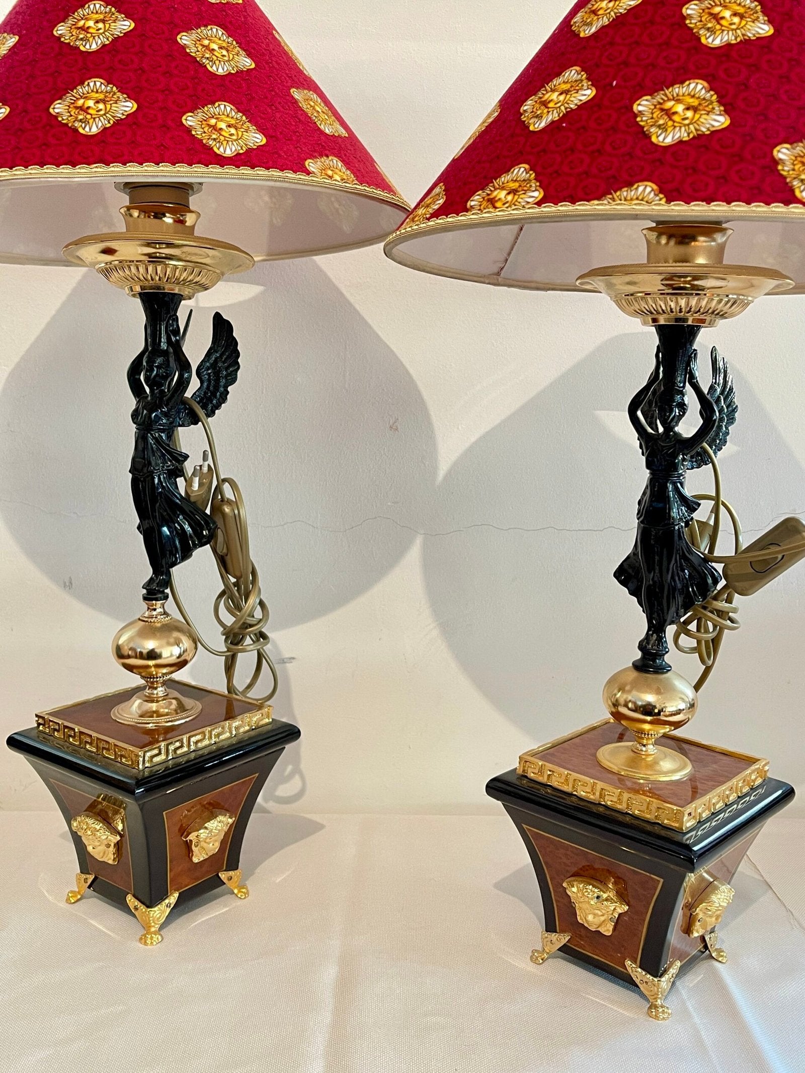 Coppia di lampade da tavolo Neoclassiche con dettagli Dorati