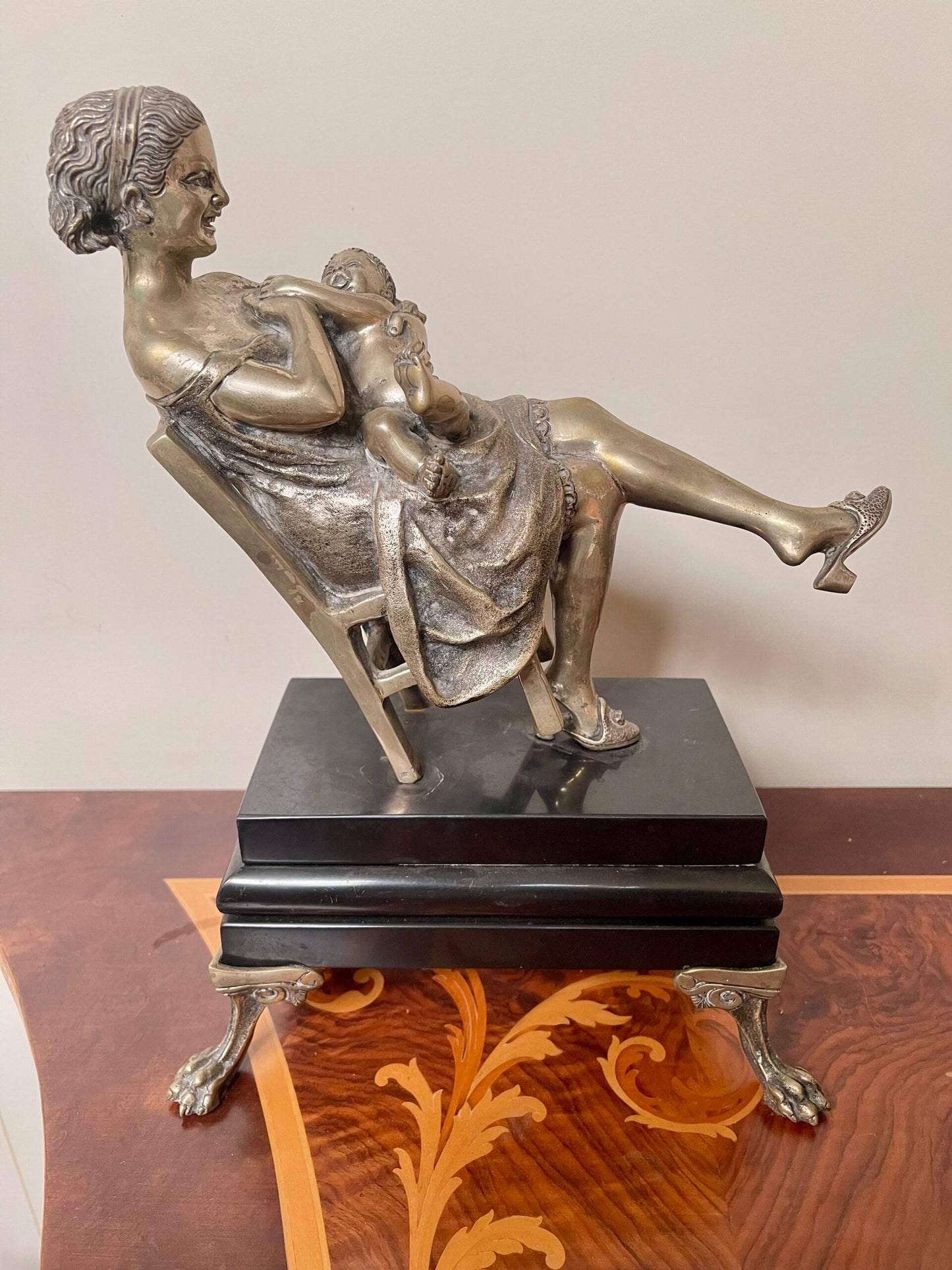 Scultura "Gazzella in Posa" in Bronzo Patinato