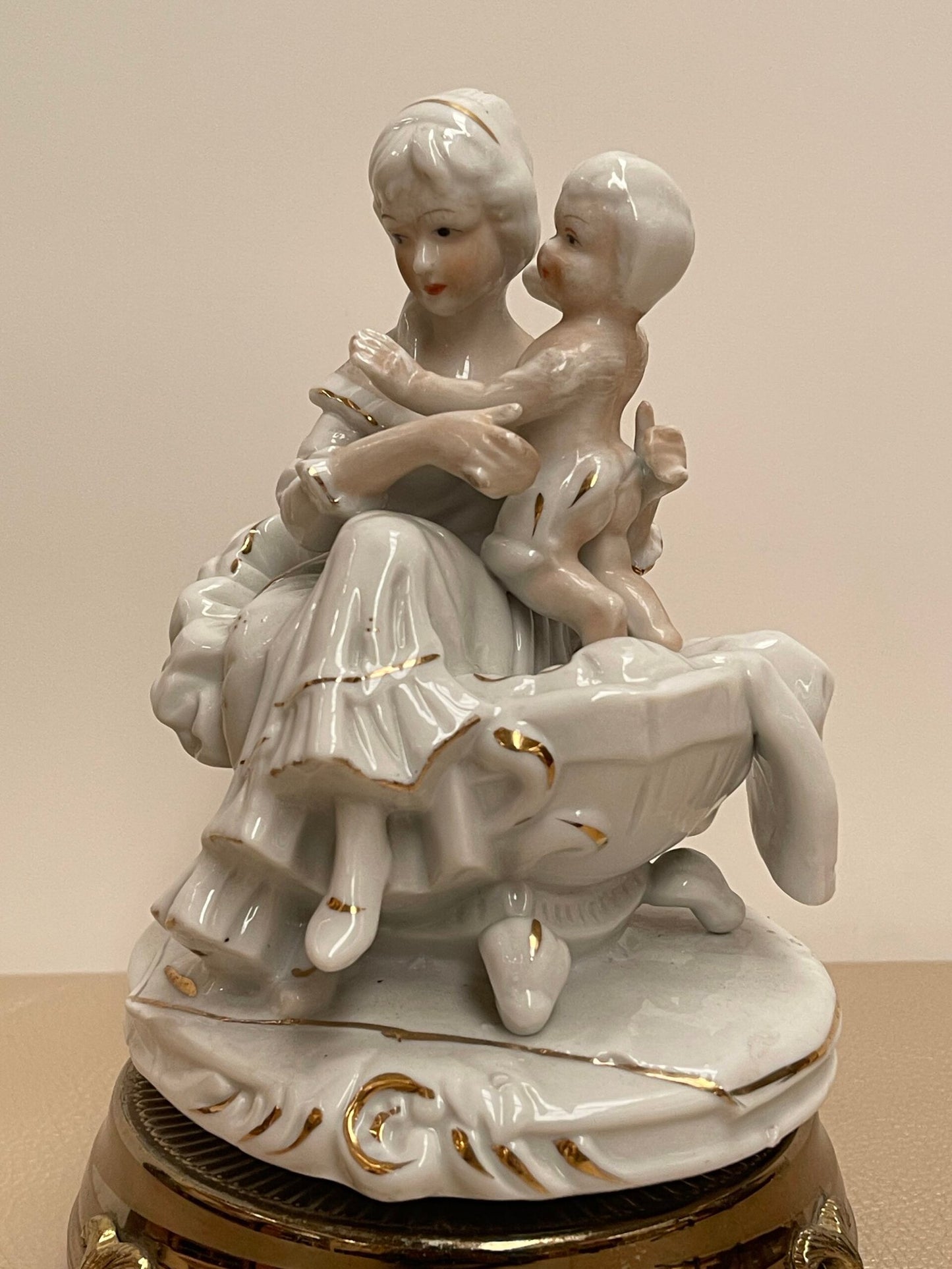 Statuina in porcellana madre e bambino – Vintage con dettagli dorati
