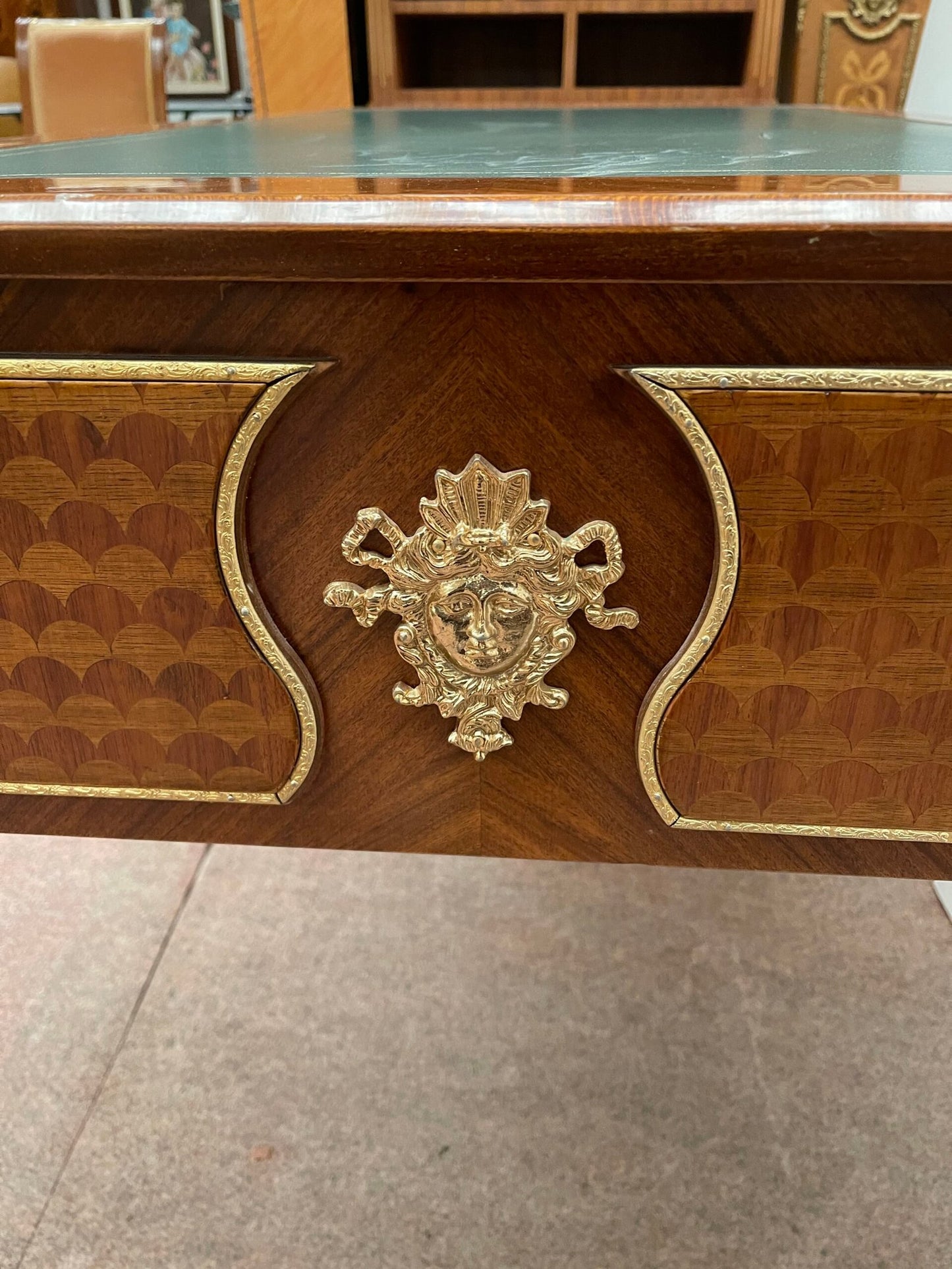 Scrivania da Studio Classica in Legno Intarsiato e Pelle