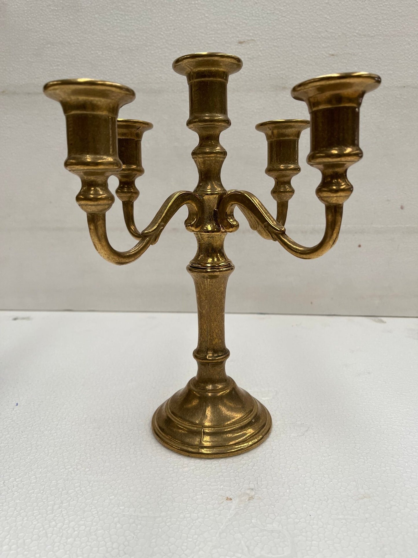 Coppia di candelabri in ottone dorato a 5 bracci - stile classico Luigi XVI