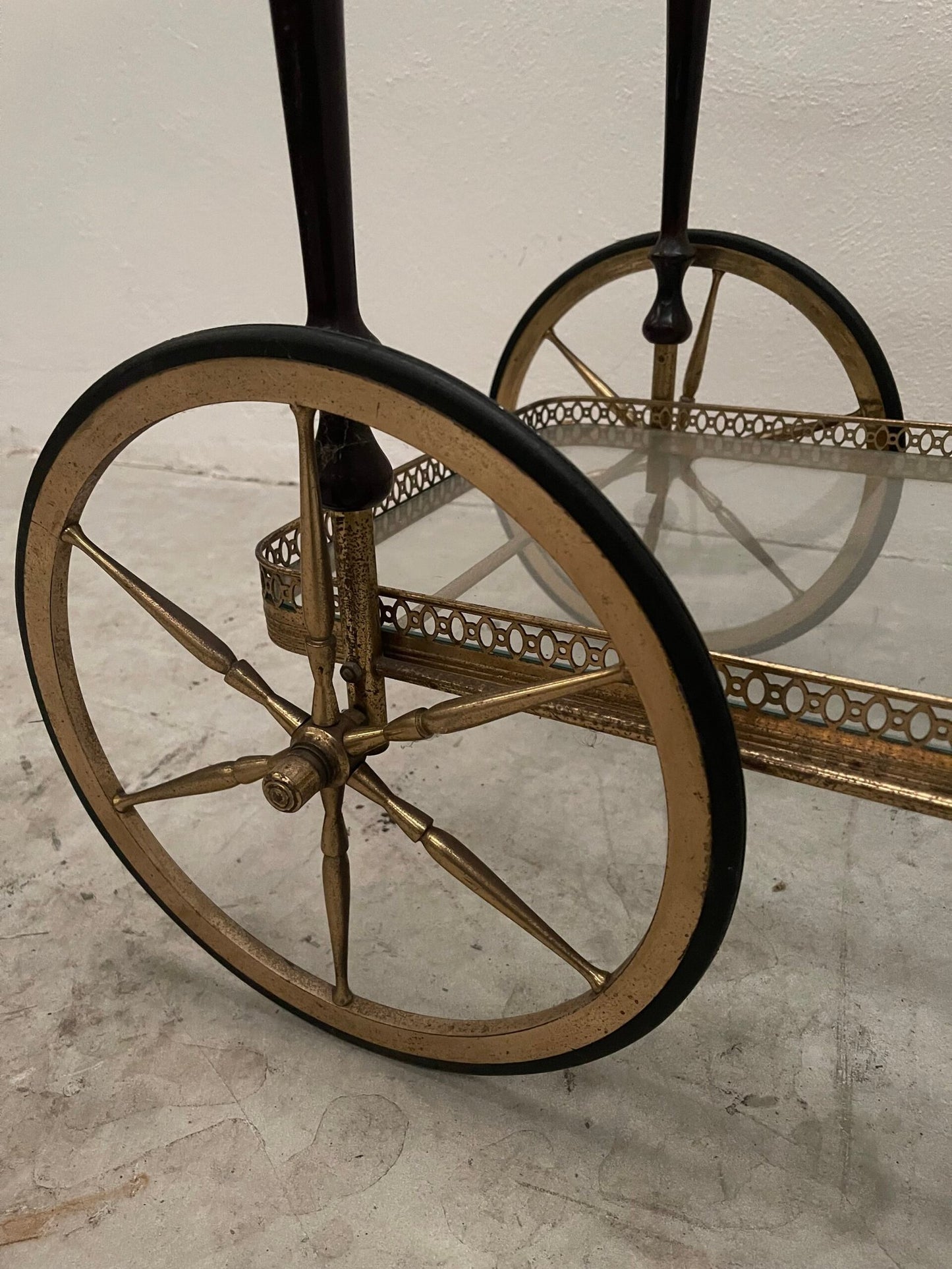 Carrello da tè vintage in ottone con ruote grandi - stile francese