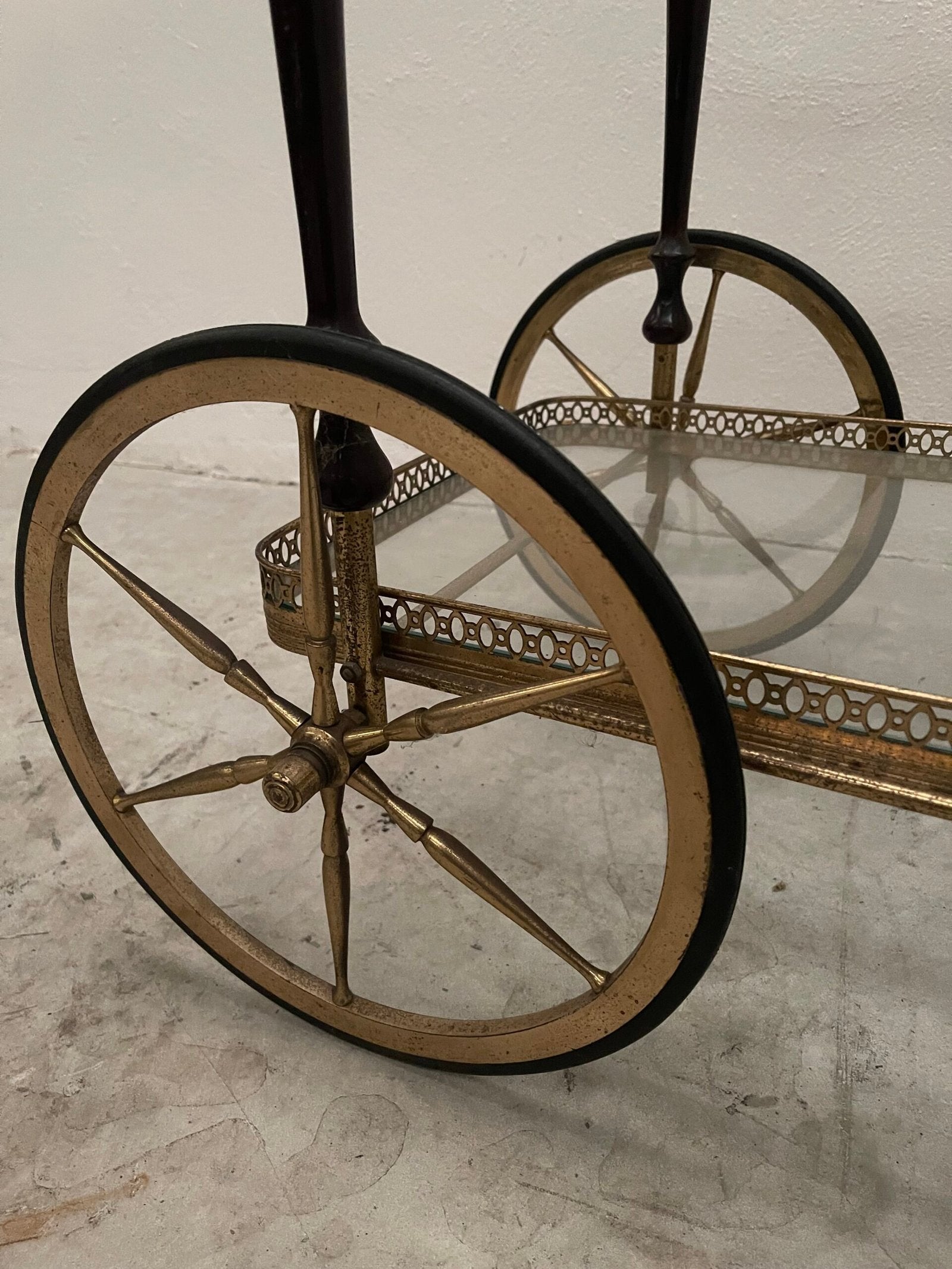 Carrello da tè vintage in ottone con ruote grandi - stile francese