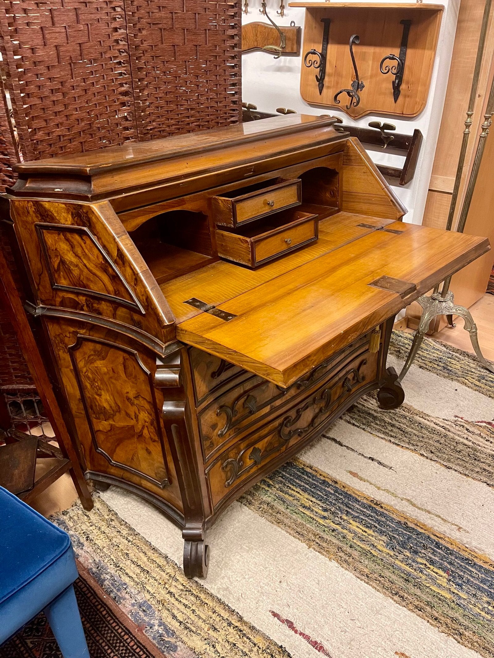 Antico scrittoio a ribalta in noce – Epoca ‘800