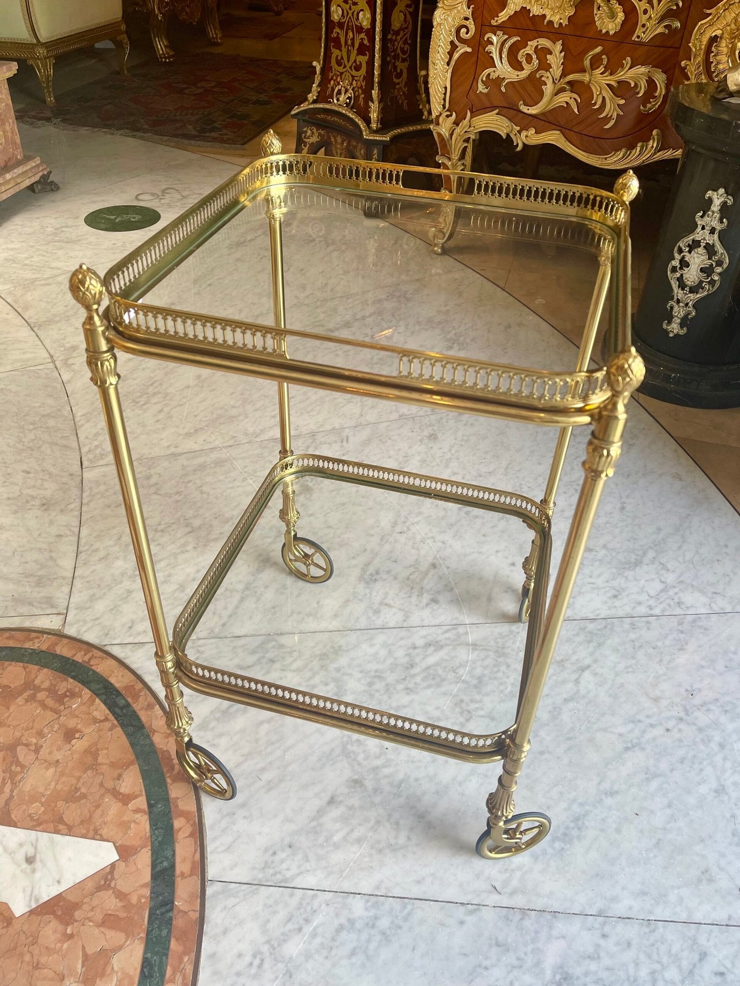 Carrello da tè su ruote