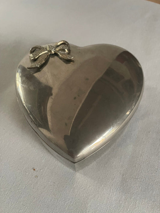 Portagioie a Cuore in Metallo Argentato con Fiocco Decorativo