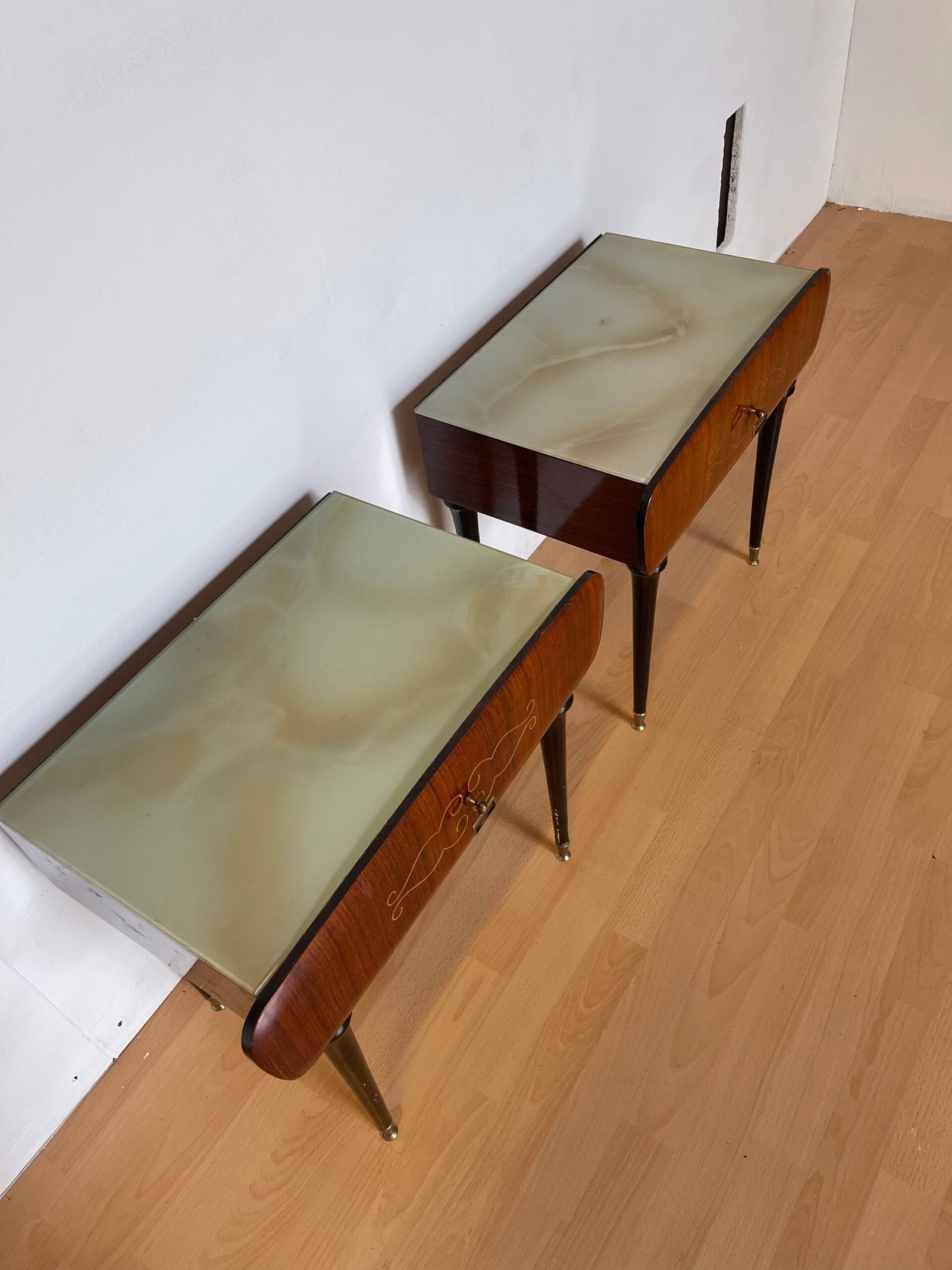 Coppia di comodini stile italiano anni '60