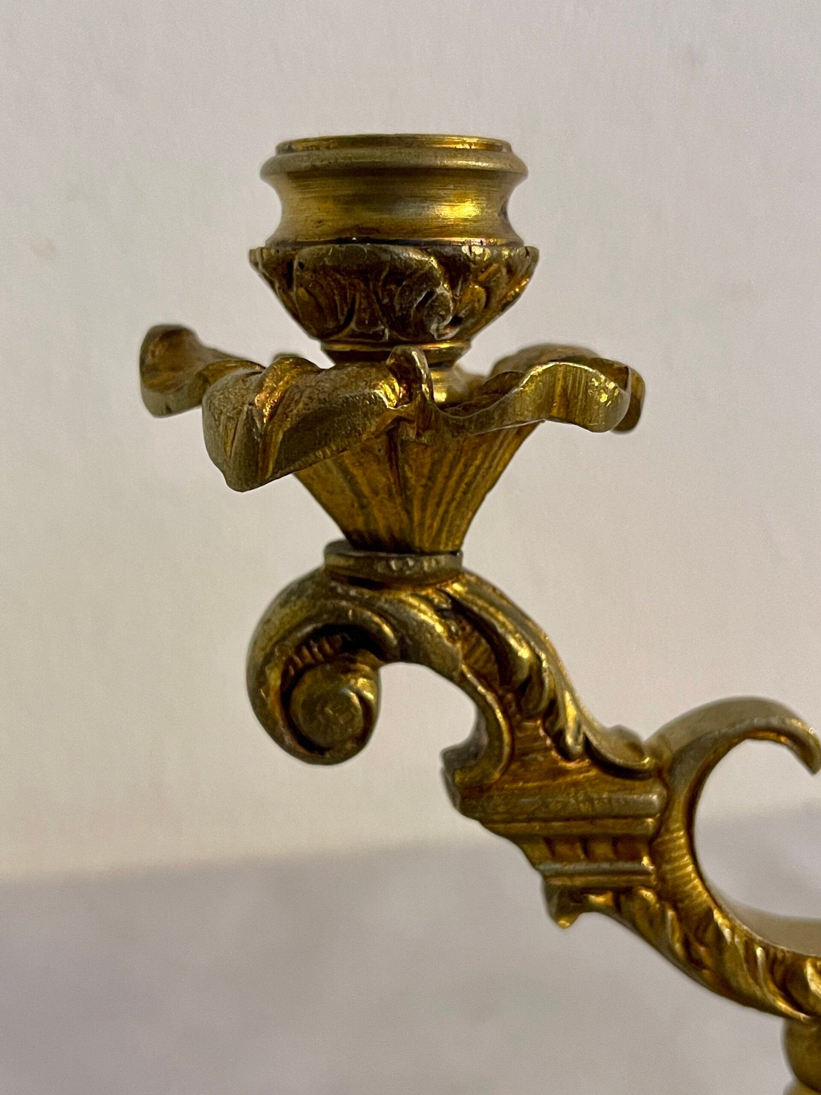 Candelabro Antico a Due Fiamme in Otto Dorato - Stile Barocco