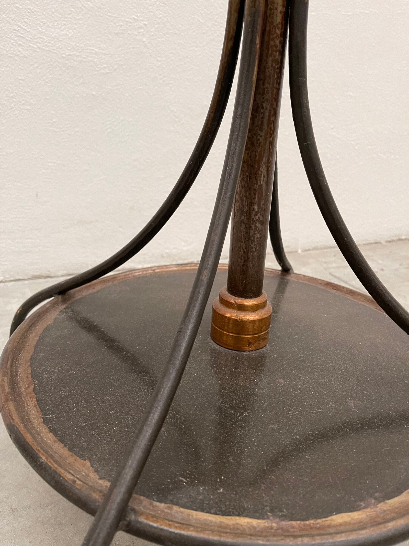 Antico appendiabiti in ferro battuto da terra antico italiano