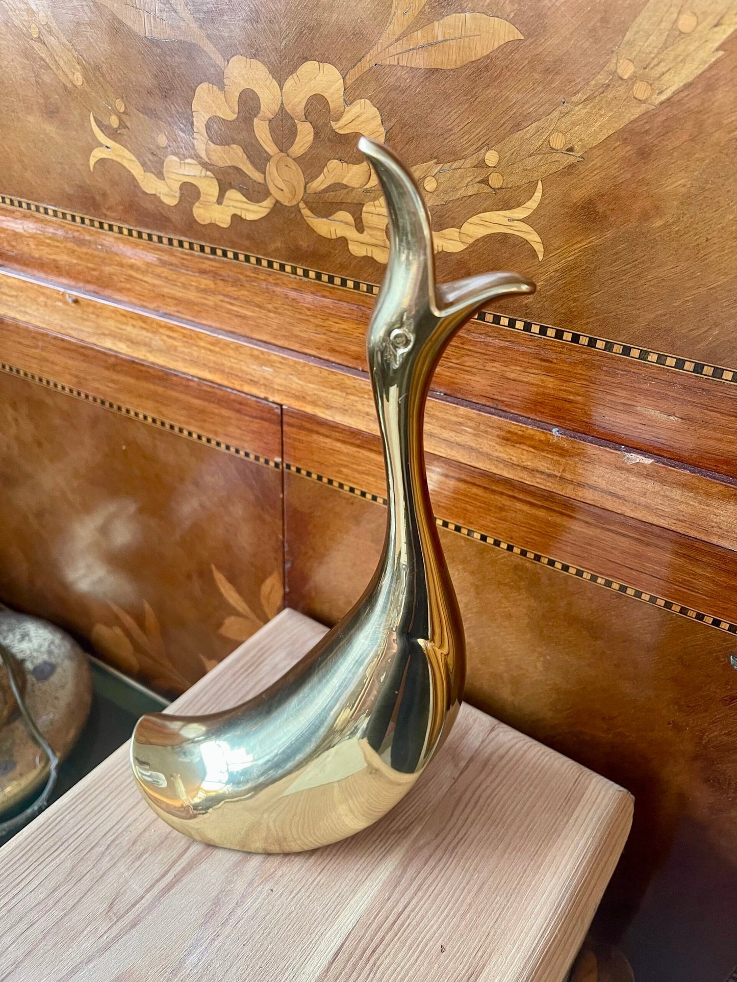 Scultura Decorativa "Cigno Strizzato" in Ottone Massiccio