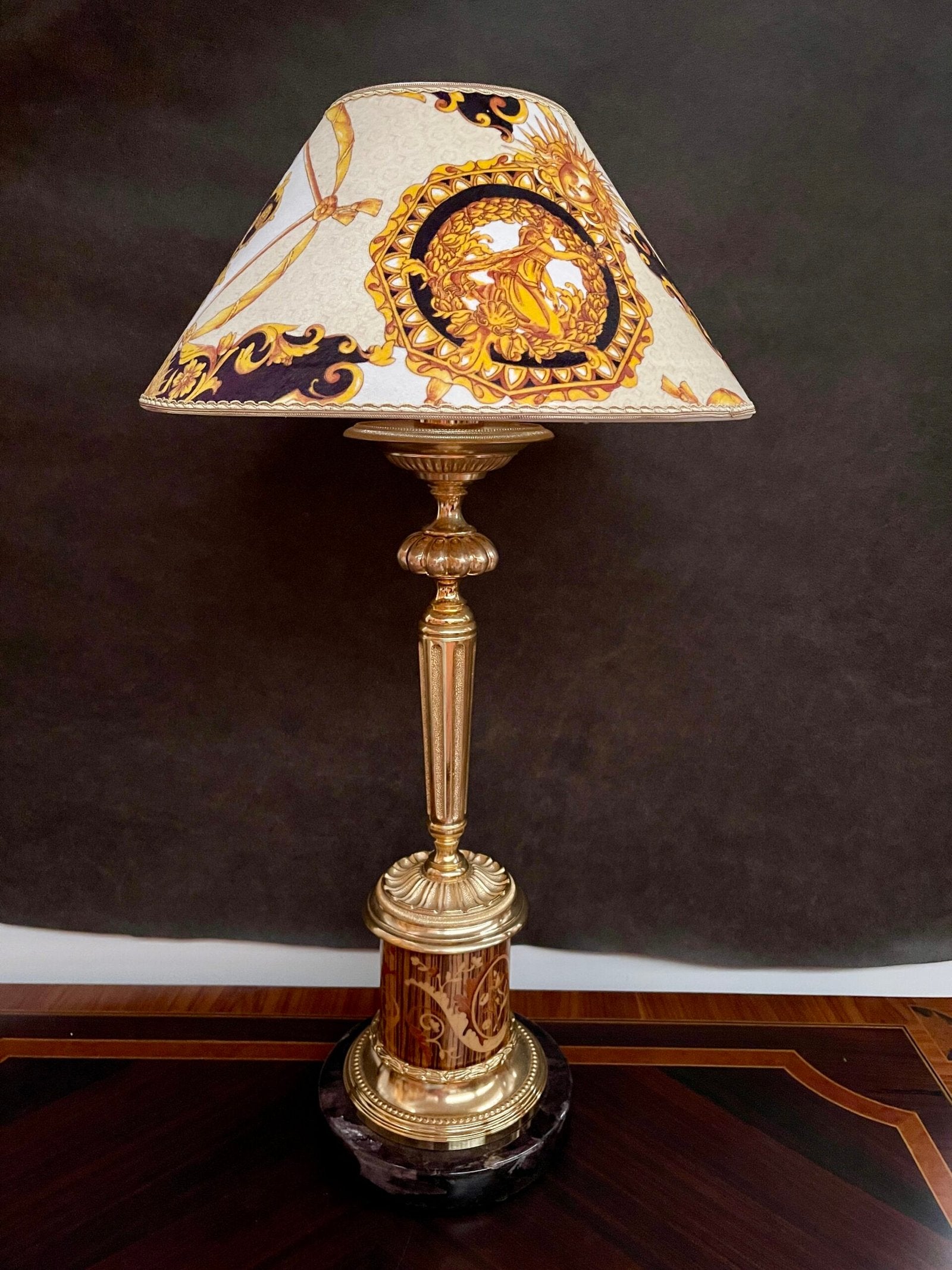 Coppia di lampade da tavolo in stile classico con Paralume Ricamato