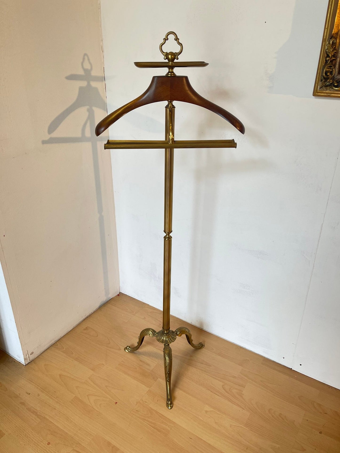 Elegante servomuto da camera in ottone e legno - stile classico vintage