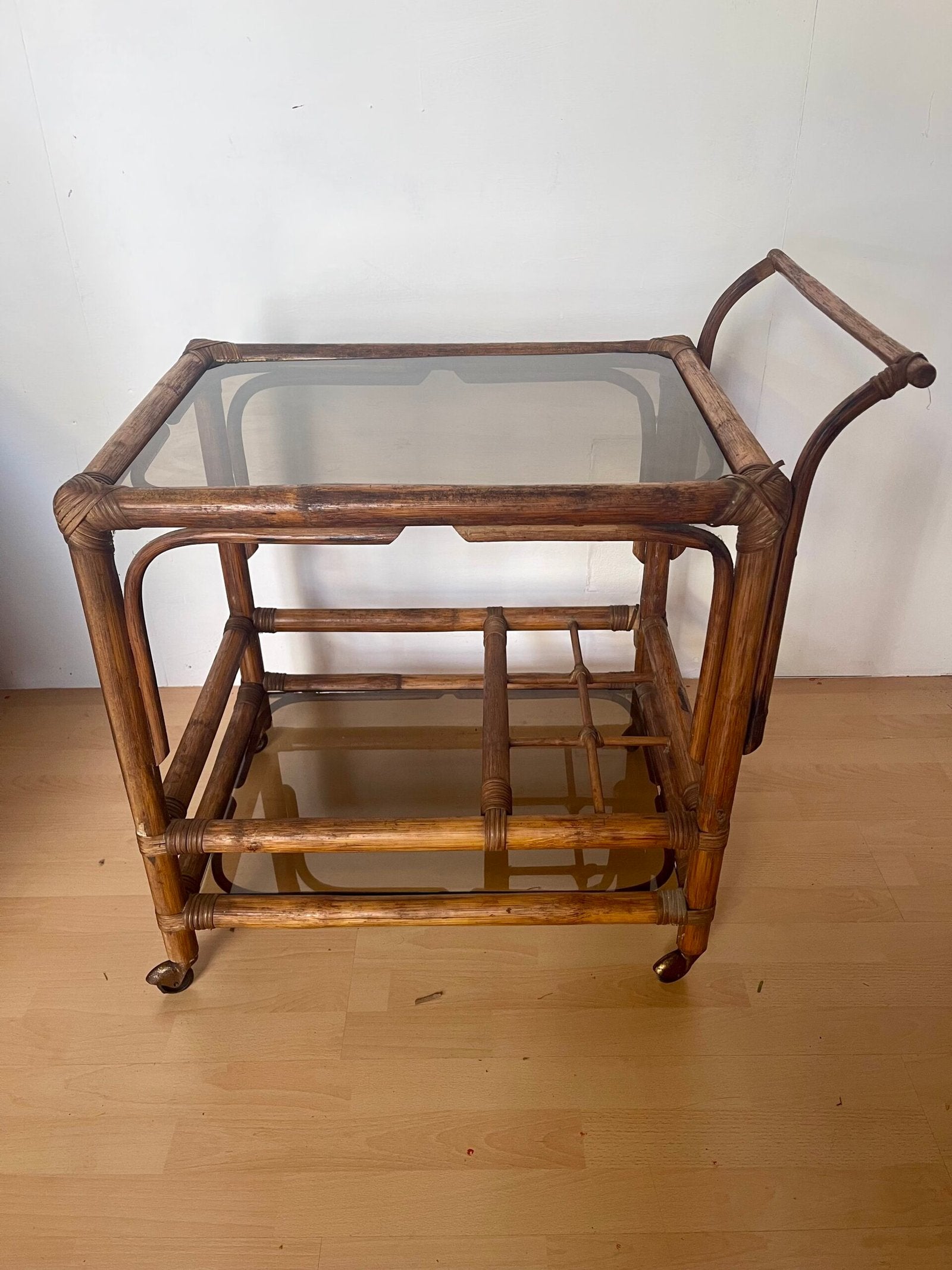 Carrello Bar/Portavivande vintage a Rattan e Vetro Fumé