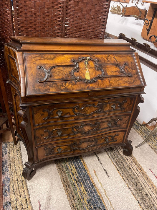 Antico scrittoio a ribalta in noce – Epoca ‘800