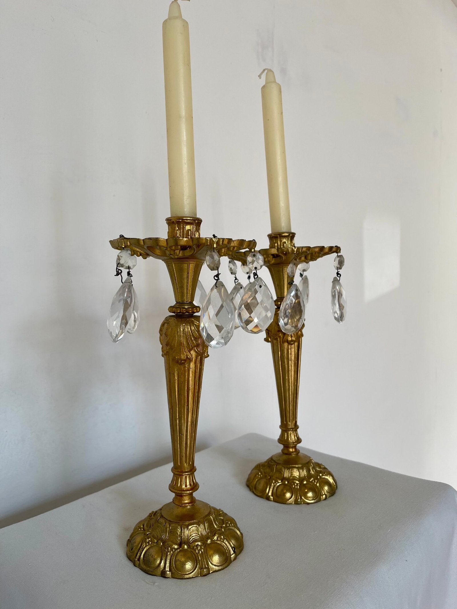 Coppia di Candelieri Antichi in Bronzo/Ottone con Cristalli