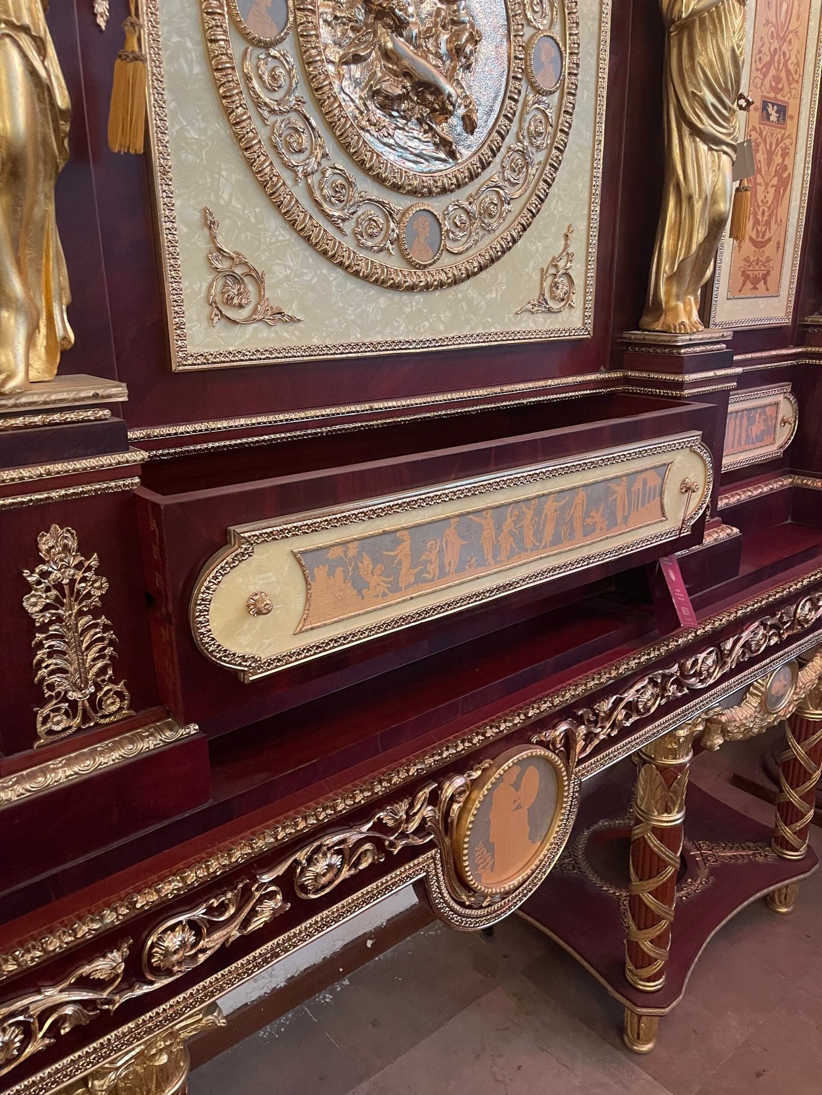 Cabinetto da Monetieri Maria Antonietta – Eleganza e Raffinatezza del XX Secolo