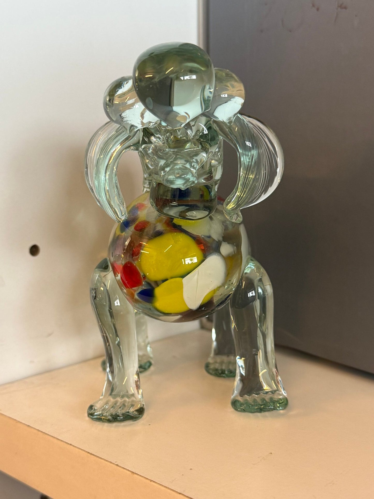 Scultura in Vetro di Murano – Cane con Dettagli Policromi