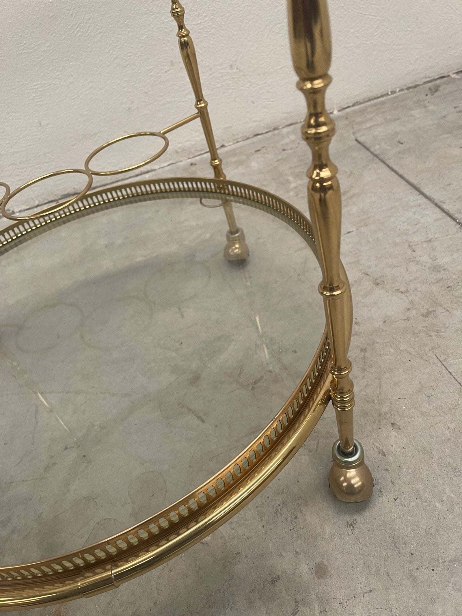 Carrello da bar rotondo in ottone di lusso italiano degli anni '70