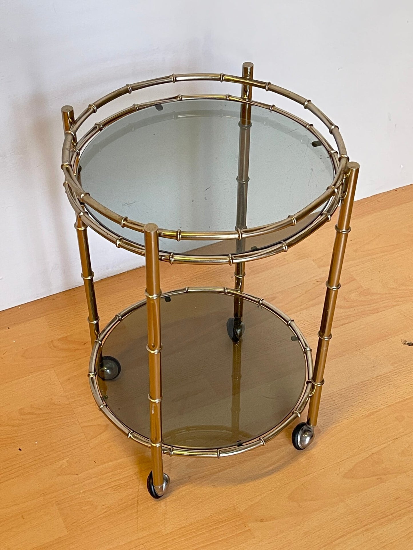 Carrello bar vintage in metallo ottonato e vetro fumé, Italia, anni '70