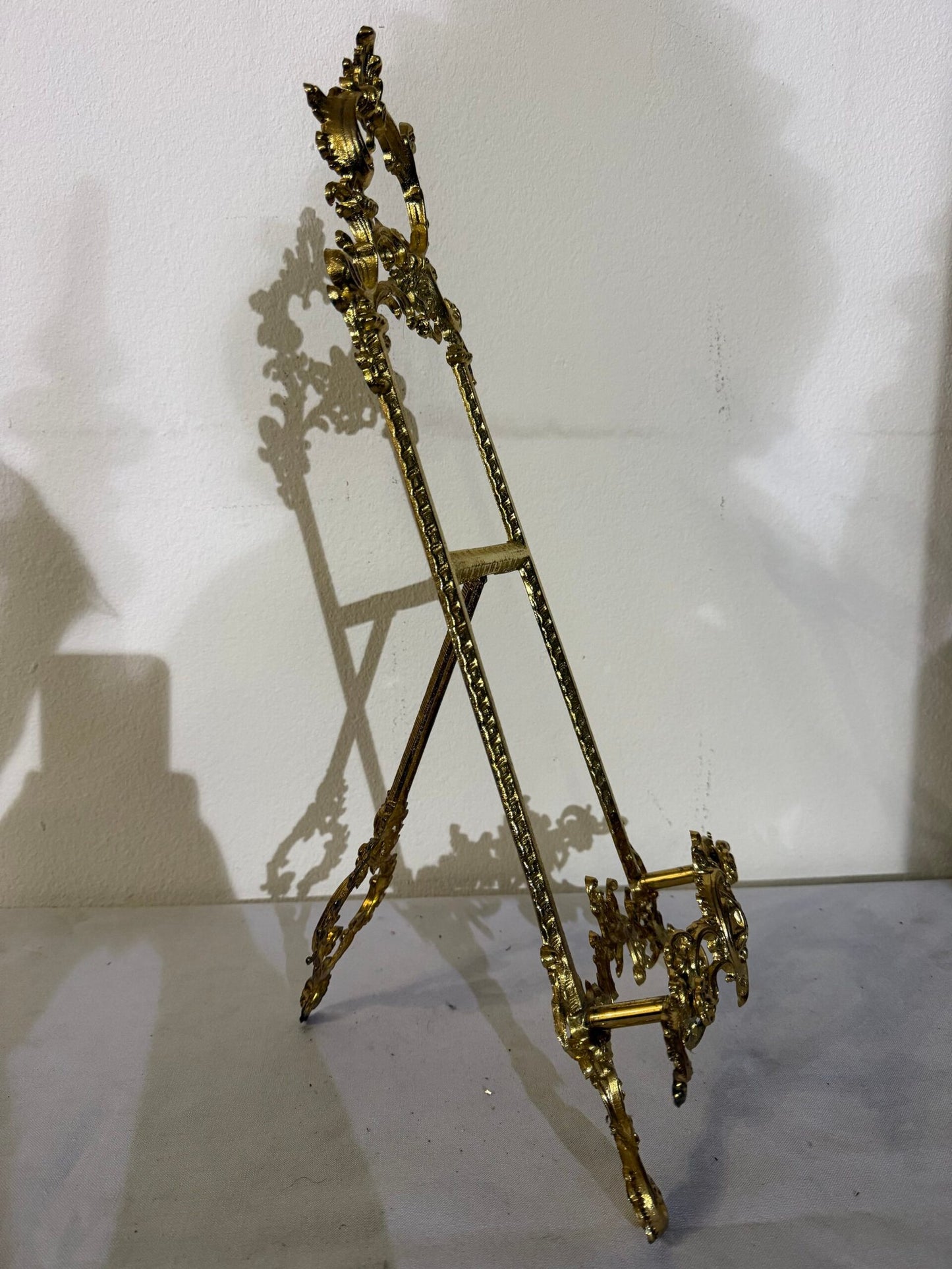 Cornice in bronzo dorato