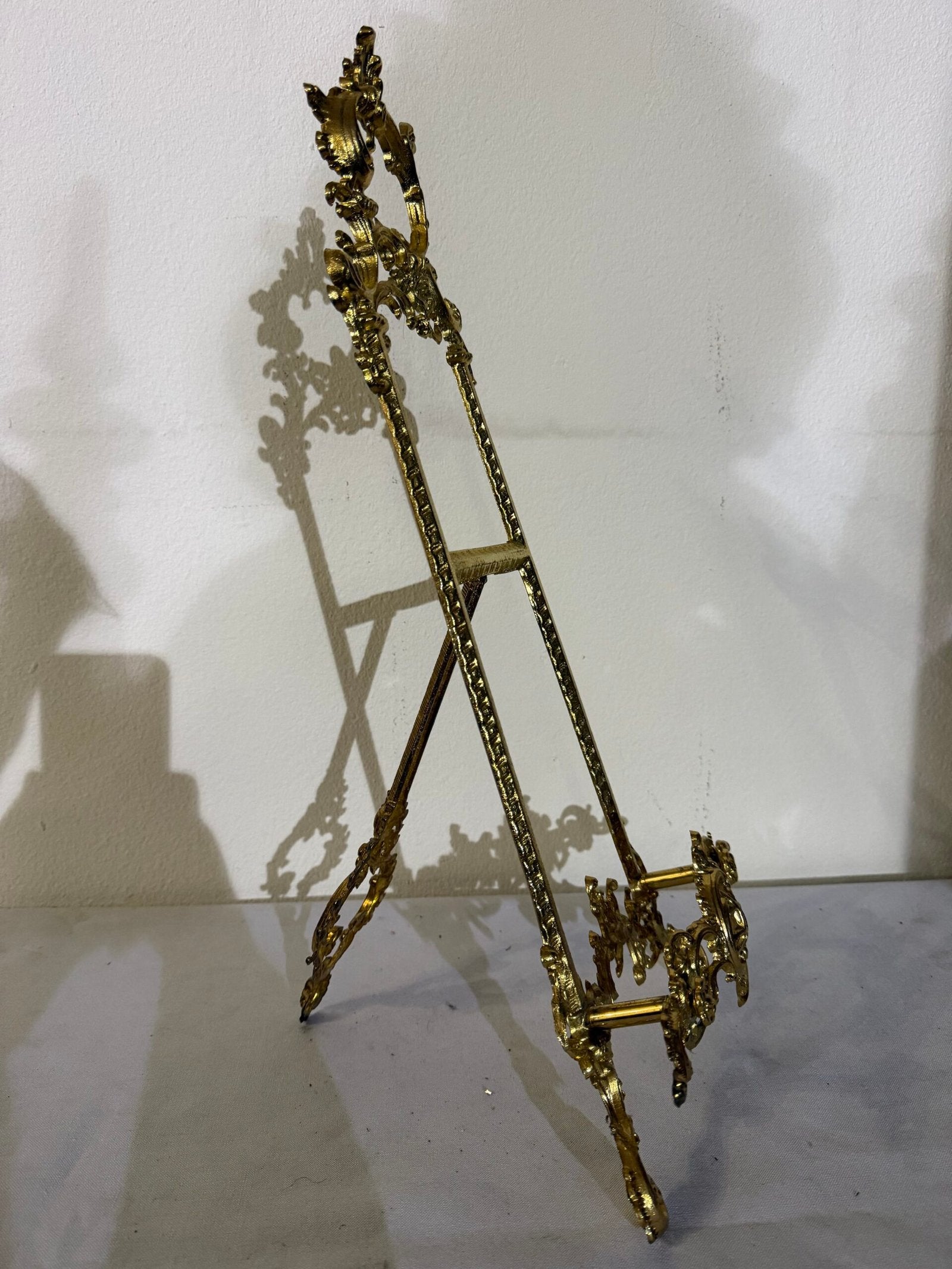 Cornice in bronzo dorato